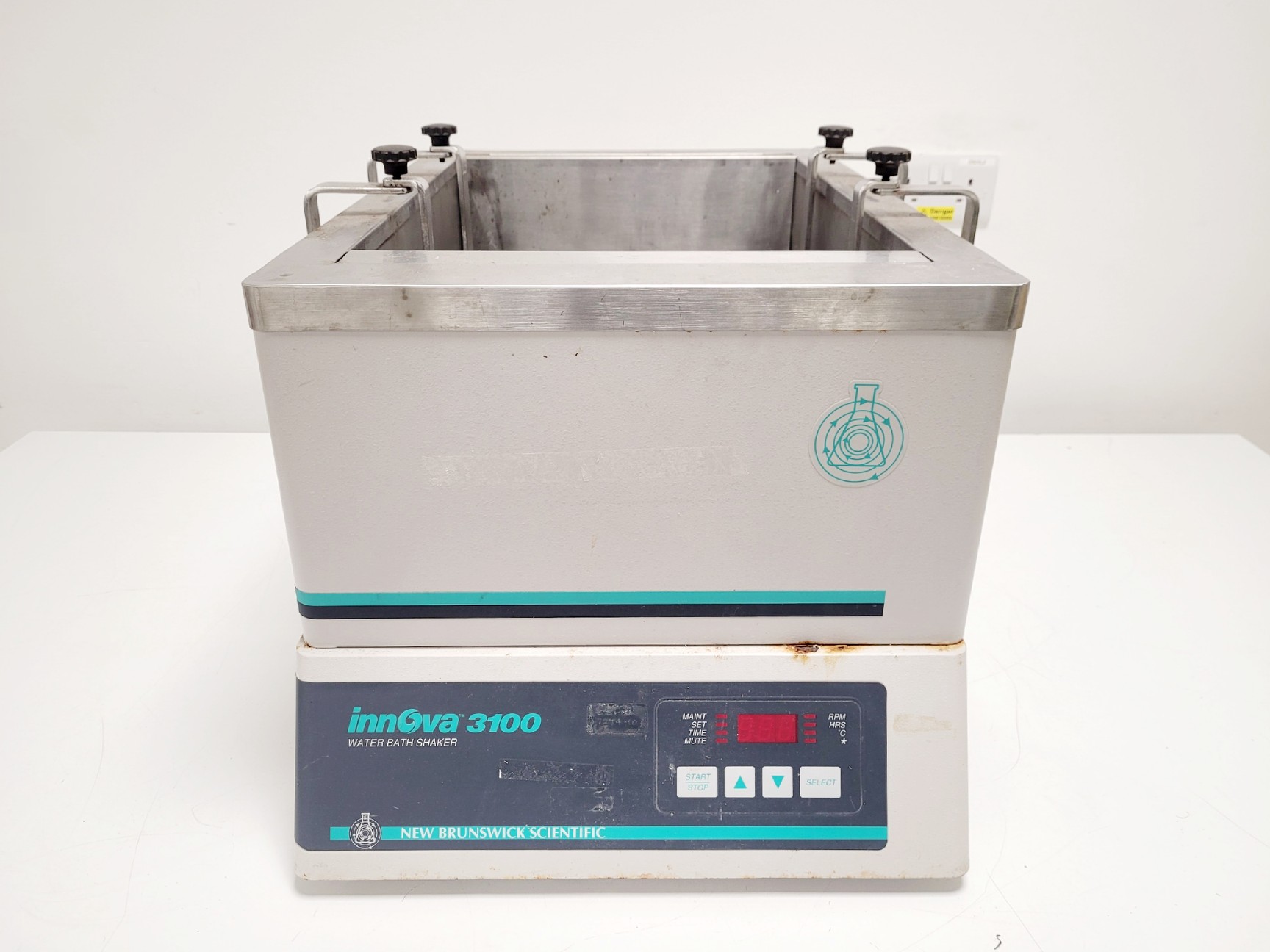 Image of New Brunswick Innova 3100 Shaking Water Bath