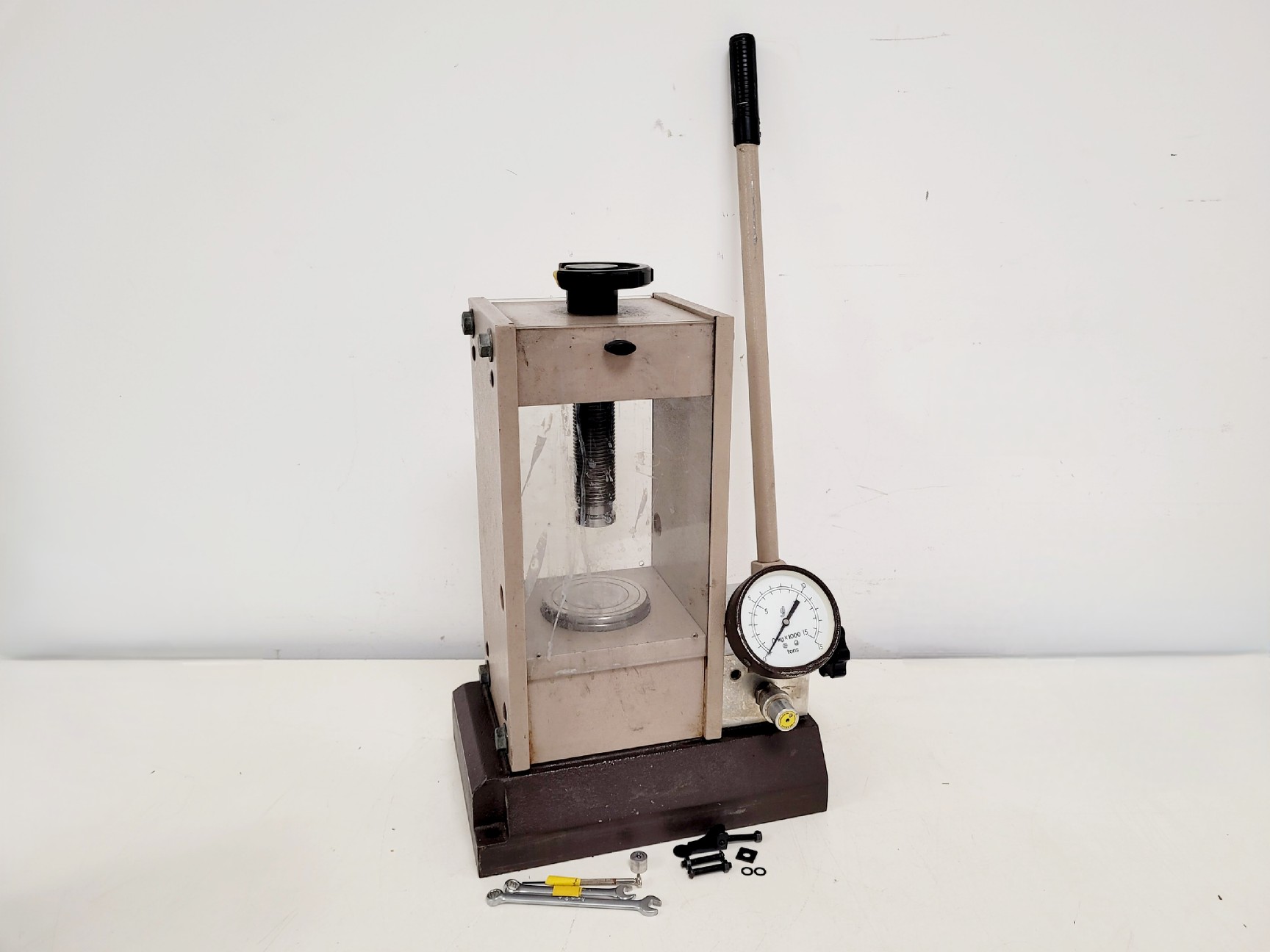 Image of Specac Atlas Series Manual Hydraulic Press 15,001