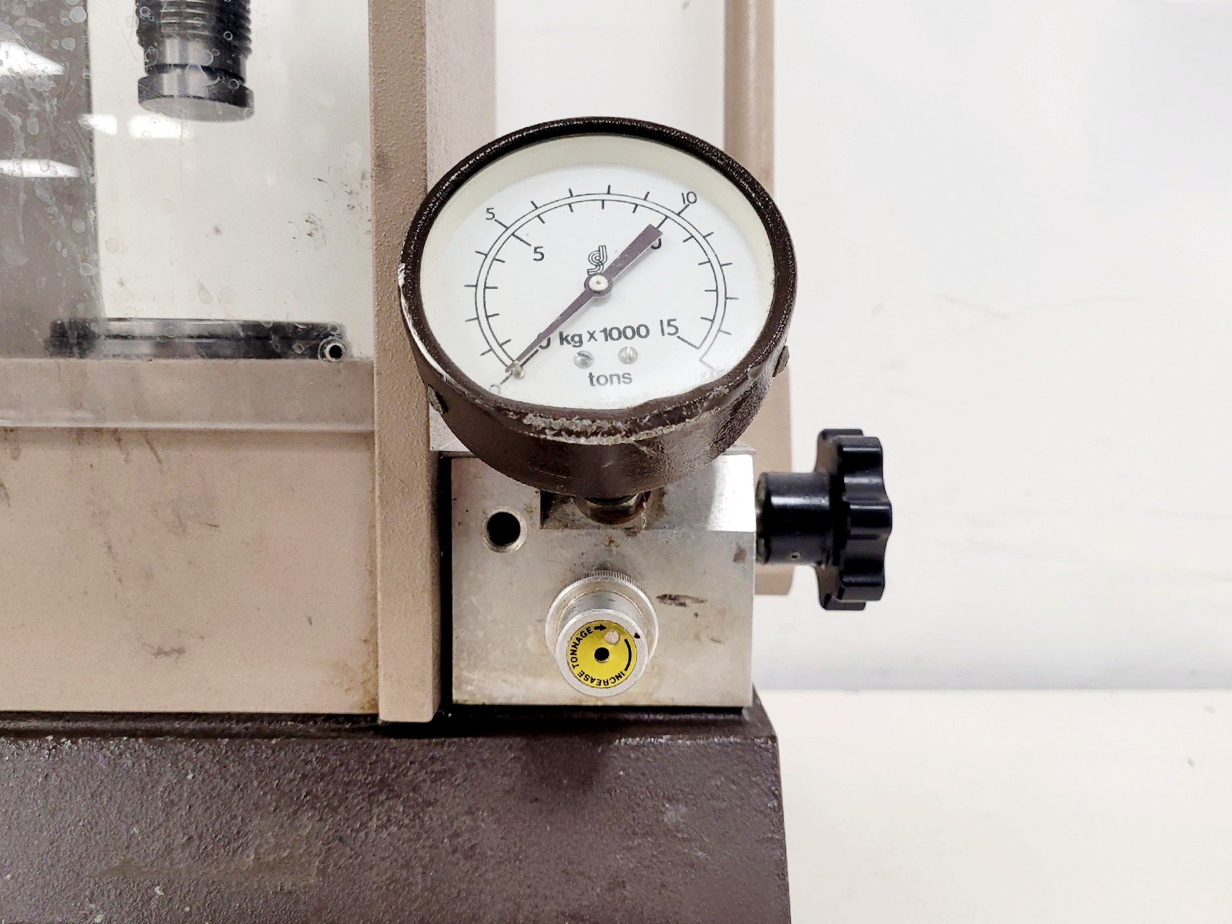 Image of Specac Atlas Series Manual Hydraulic Press 15,001