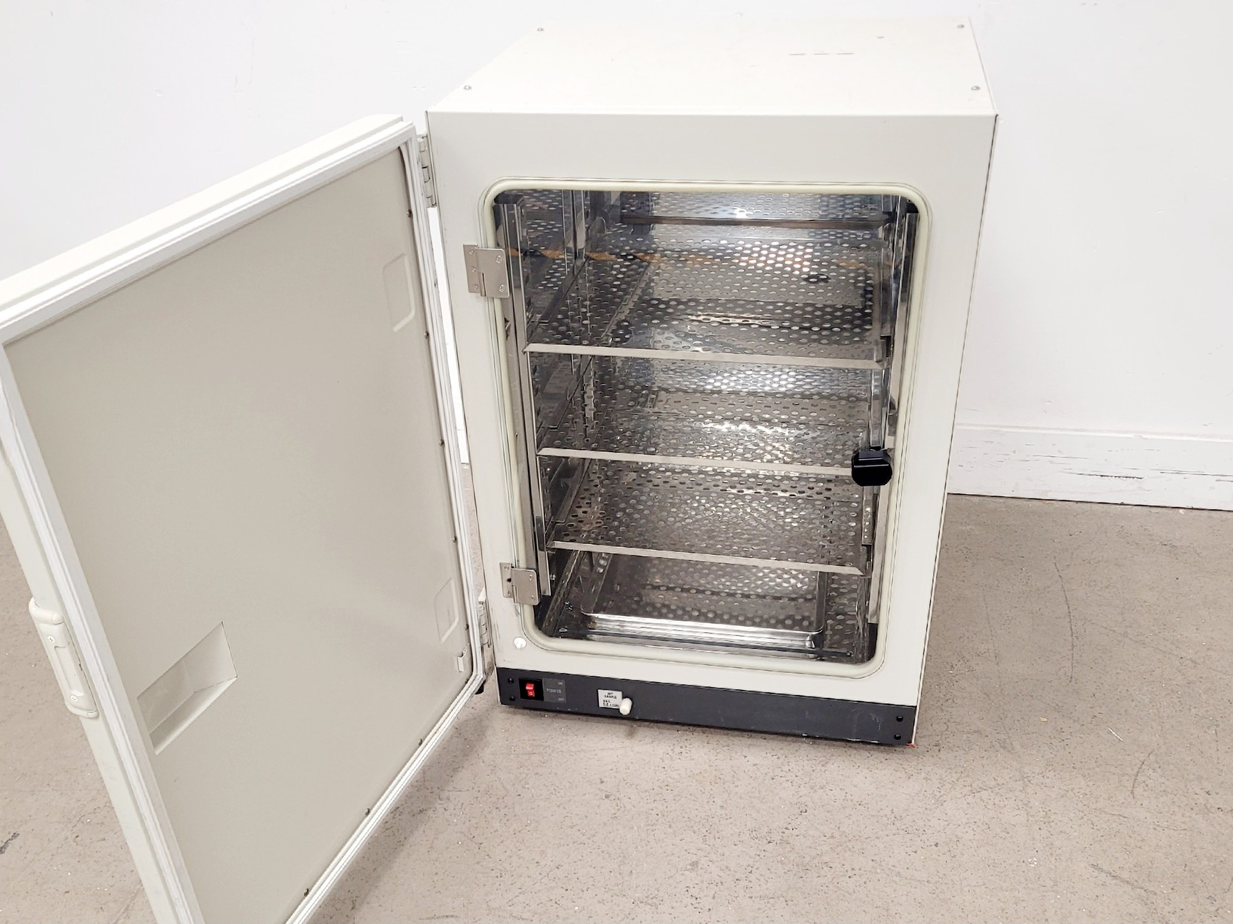Image of Sanyo MCO-15AC CO2 Incubator