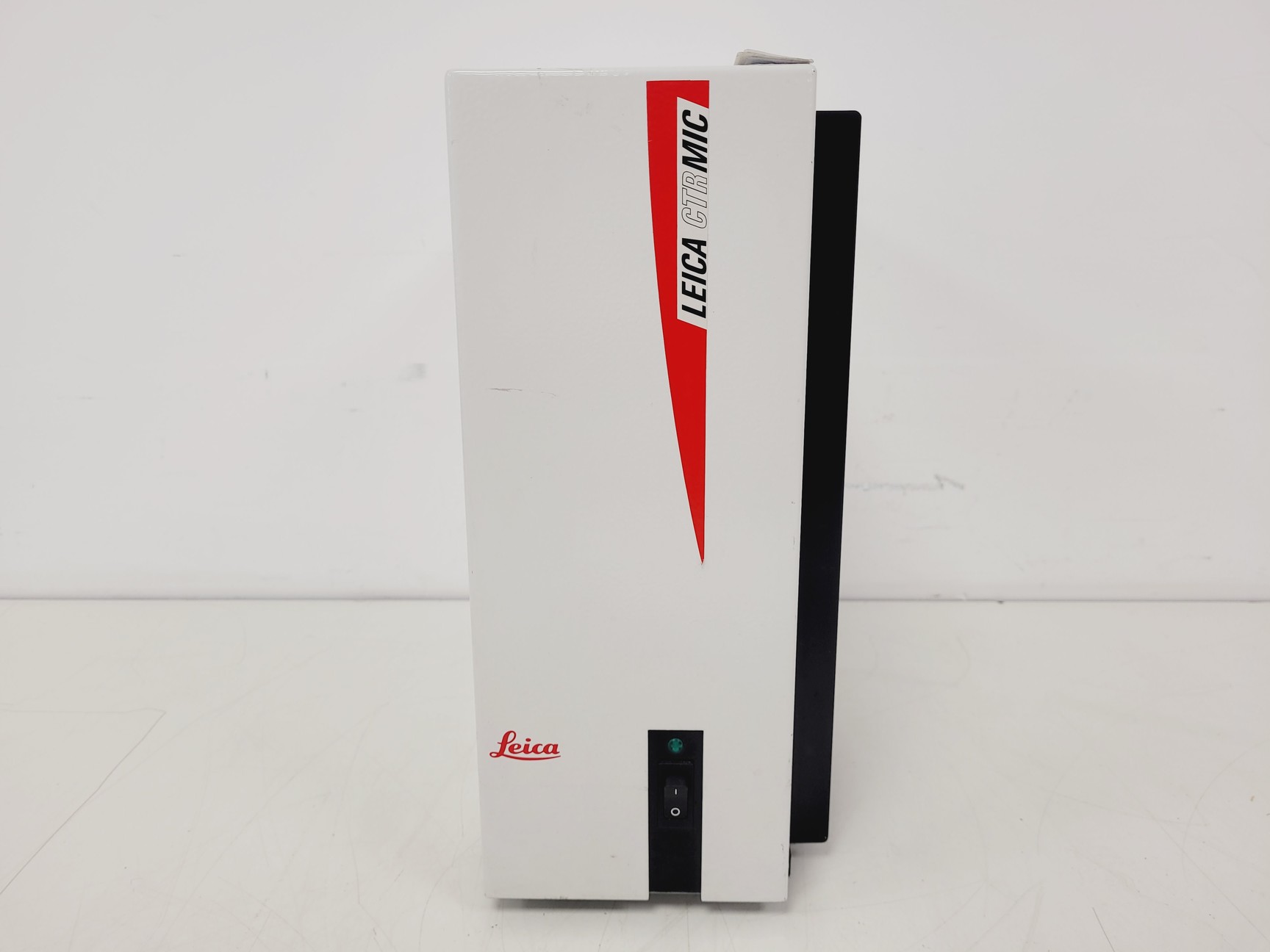 Image of Leica DMIRE2 Confocal Microscope W/ CTRMIC Controller 