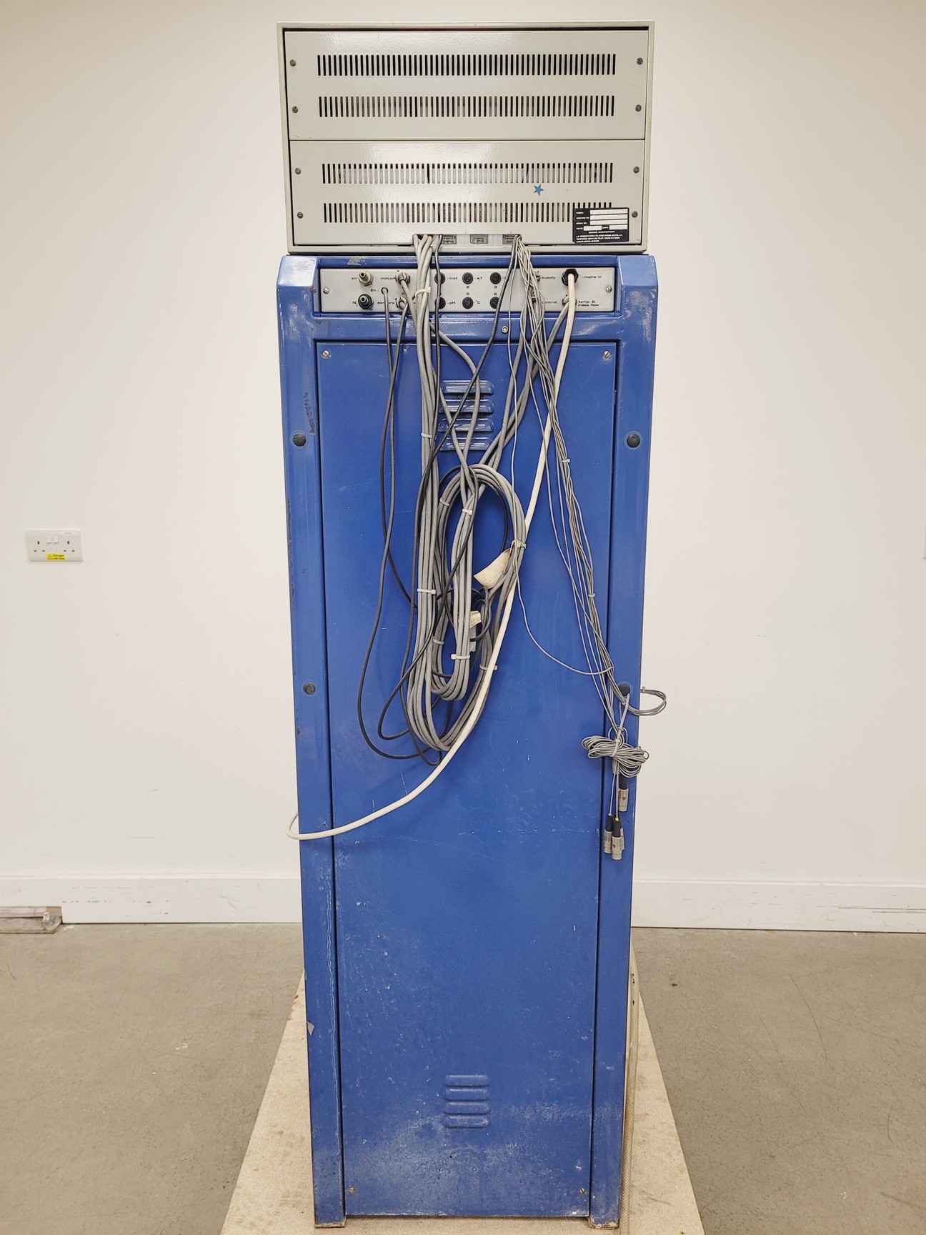 Image of L.H. Fermentation 2000 Series I Fermenter w/ PHOX Basis Console