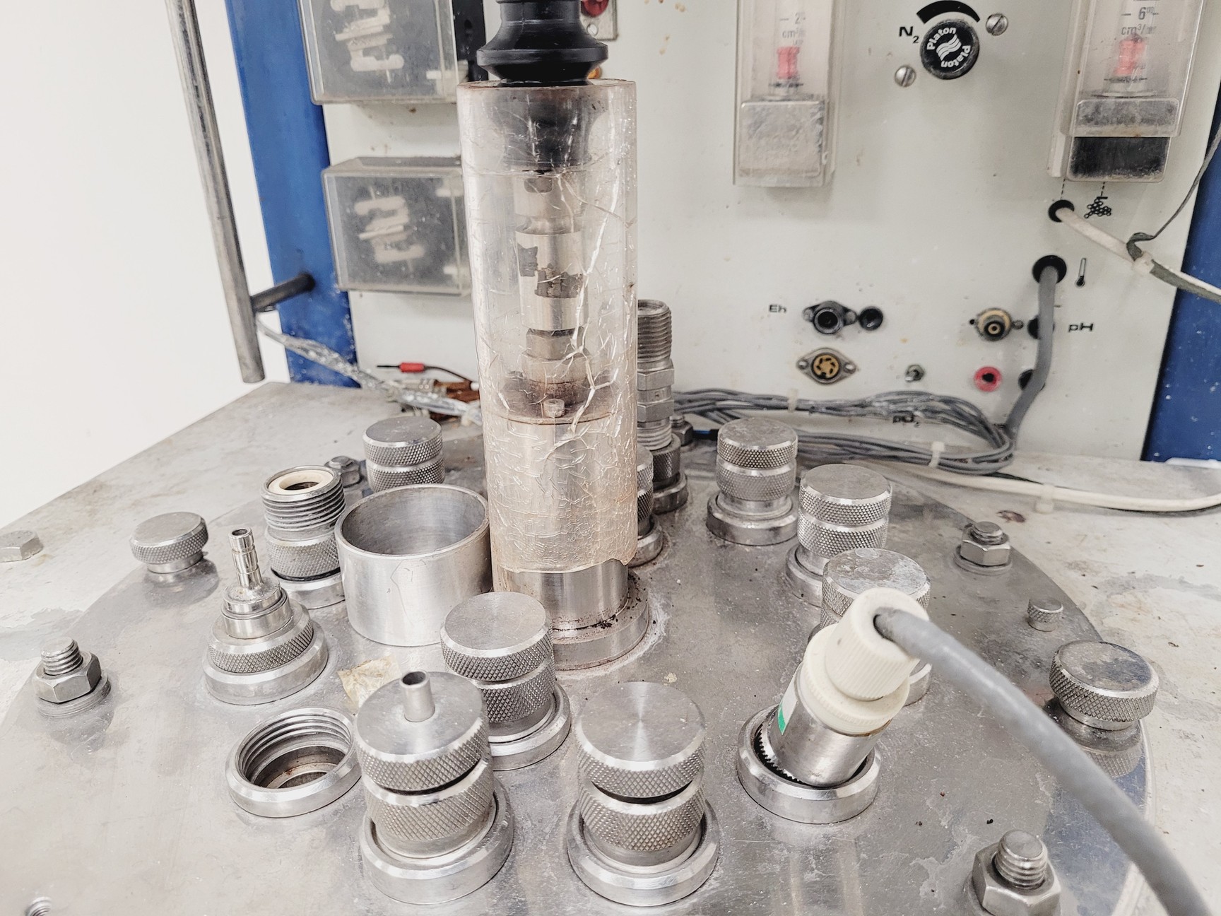 Image of L.H. Fermentation 2000 Series I Fermenter w/ PHOX Basis Console