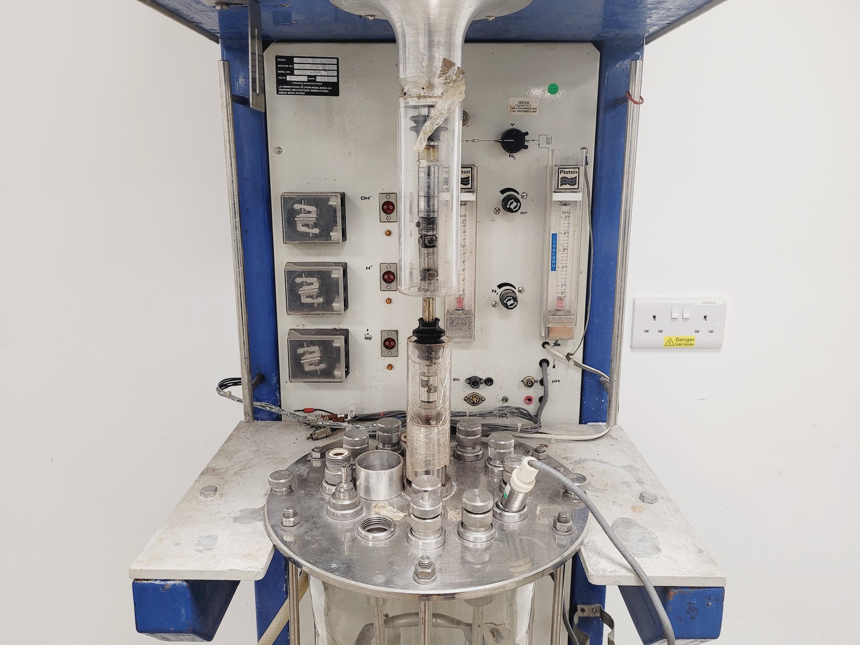 Image of L.H. Fermentation 2000 Series I Fermenter w/ PHOX Basis Console