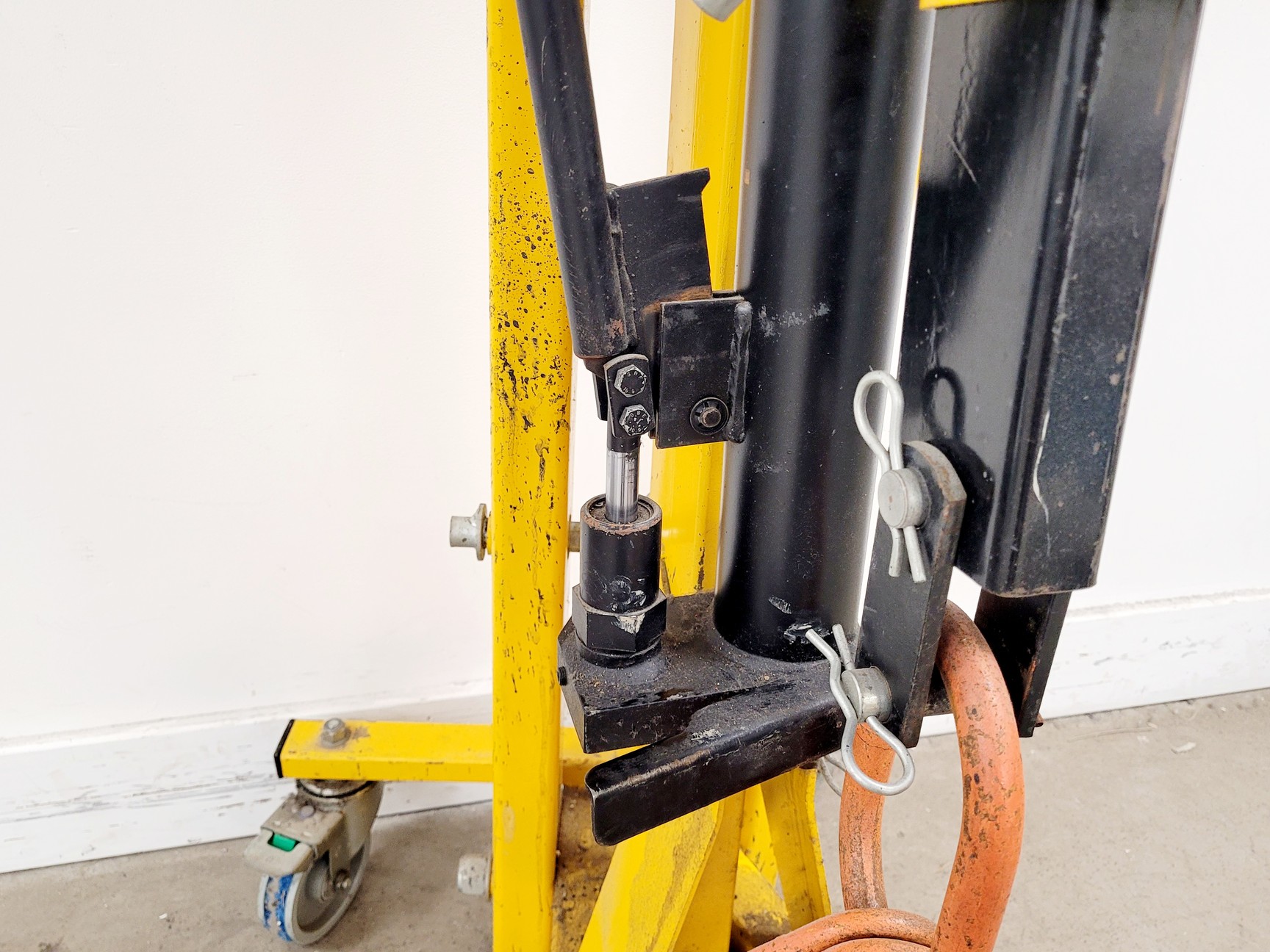 Image of Advanced Handling Portable Crane Model - H500 Max Capacity 1000kg