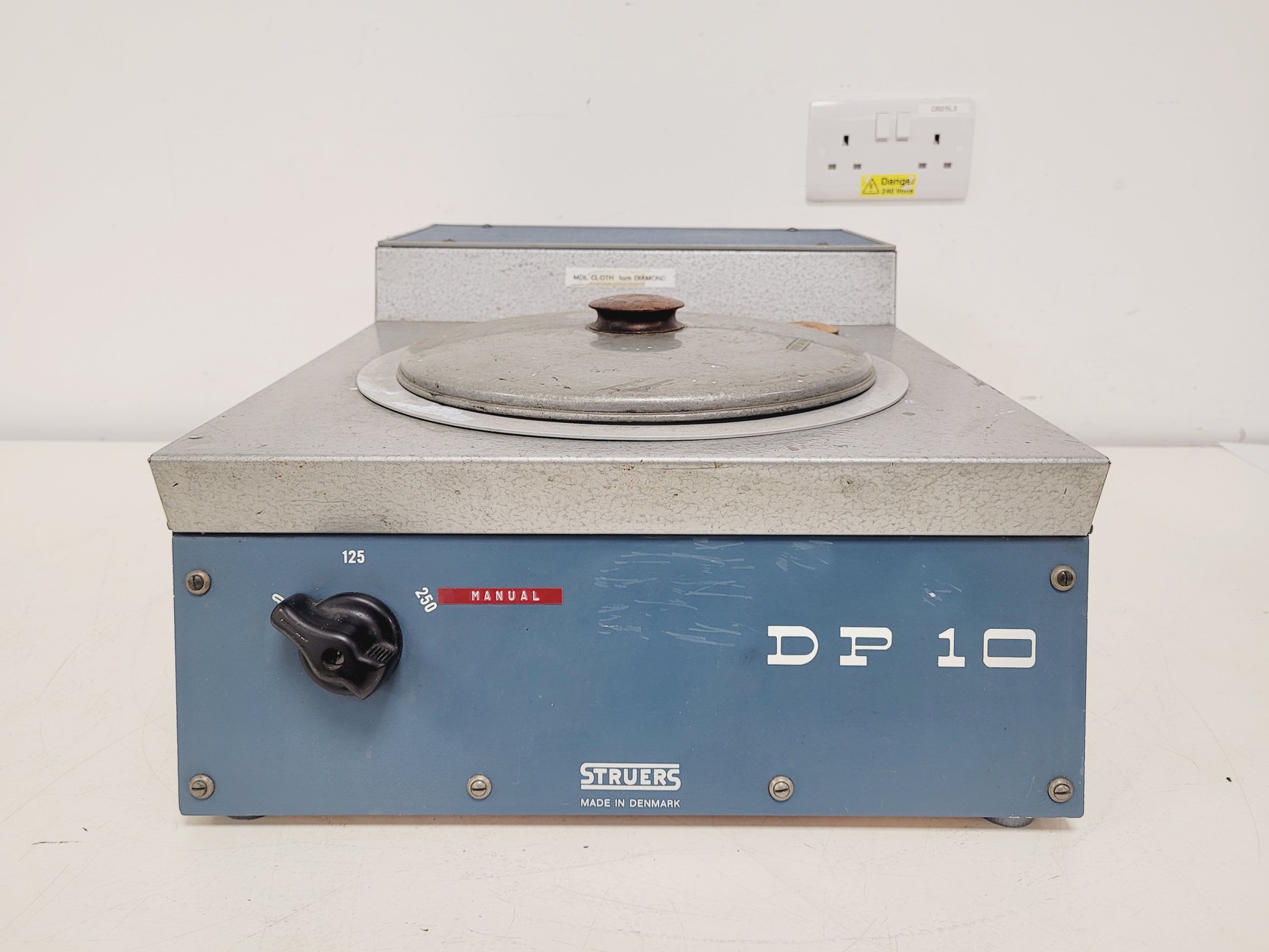 Image of Struers DP 10 Hand Polisher w/ 1x 0PSµm 3x 1µm 1x 6µm 1x 1/4µm 1x 3µm Discs