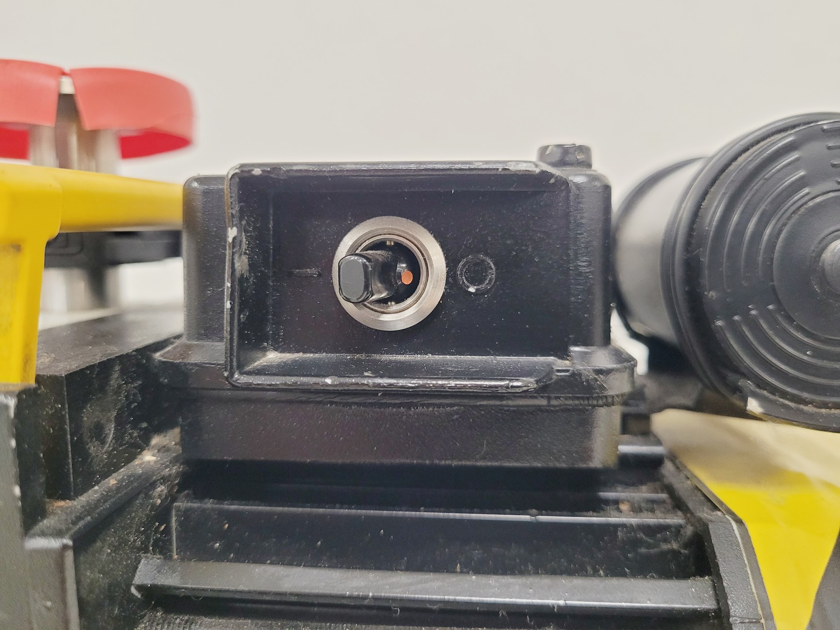 Image of Pfeiffer Uno 005 A Rotary Vane Vacuum Pump