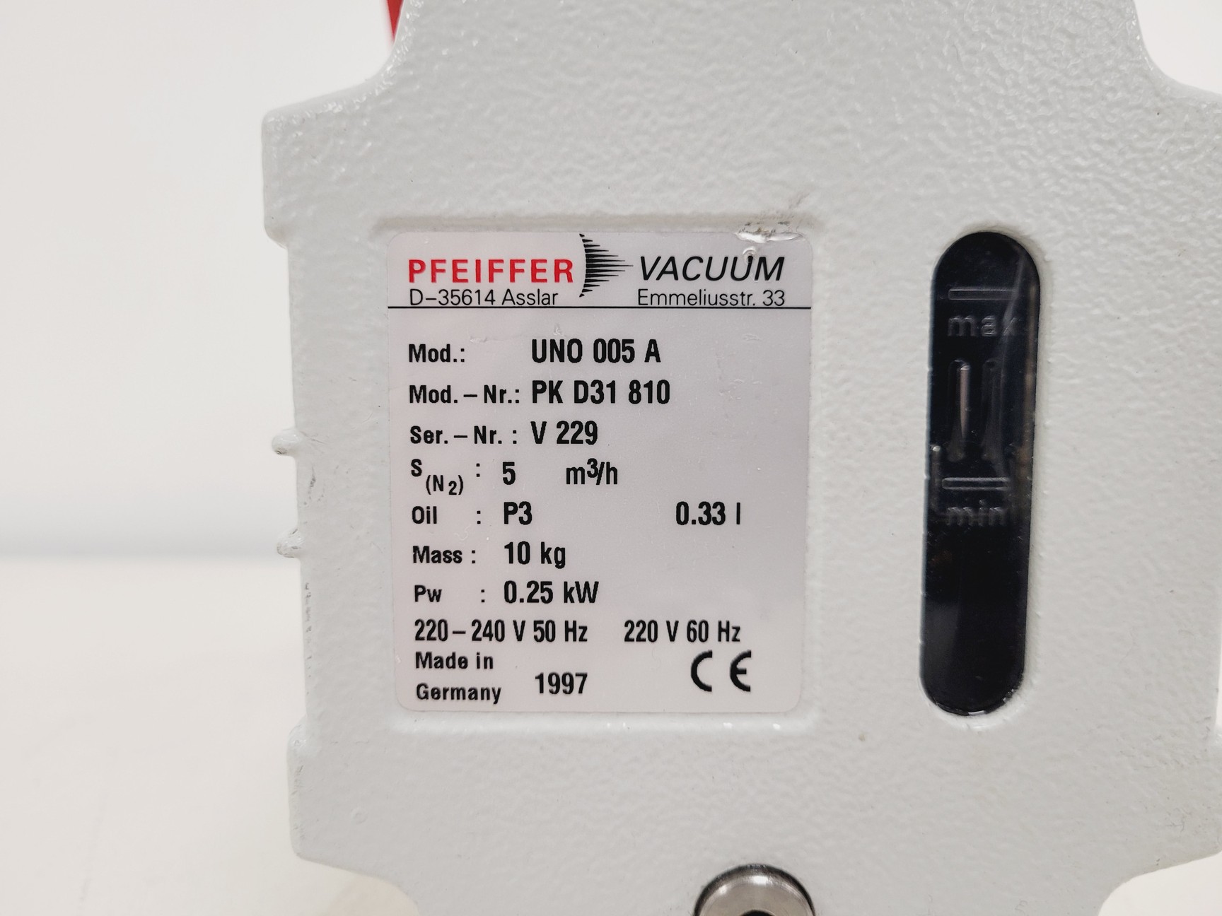 Image of Pfeiffer Uno 005 A Rotary Vane Vacuum Pump