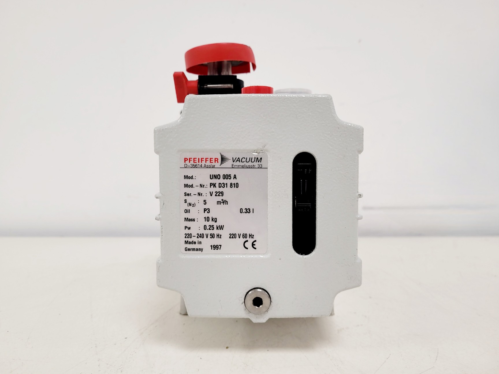 Image of Pfeiffer Uno 005 A Rotary Vane Vacuum Pump