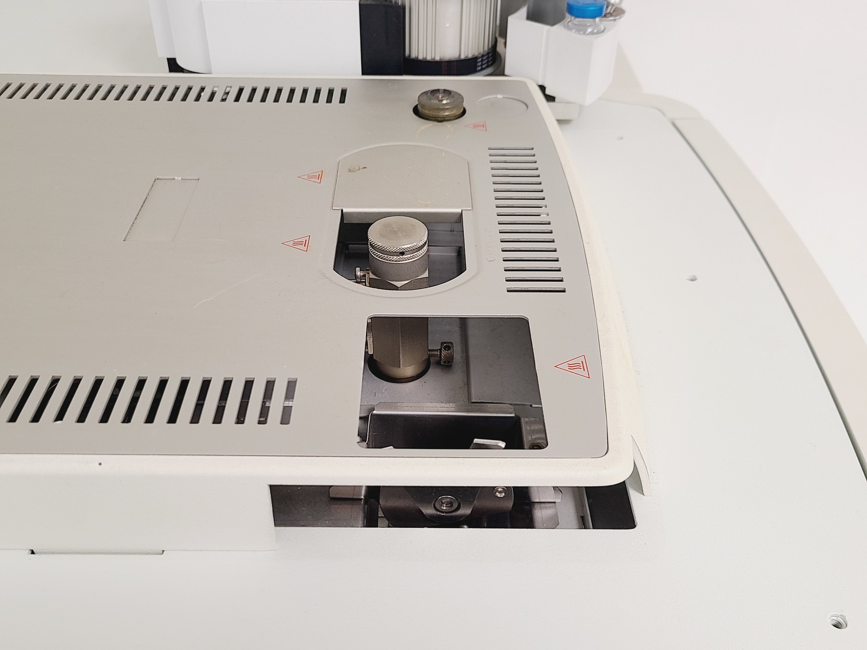 Image of ThermoQuest TRACE 2000 Series GC with Autosampler Model K02432720000000