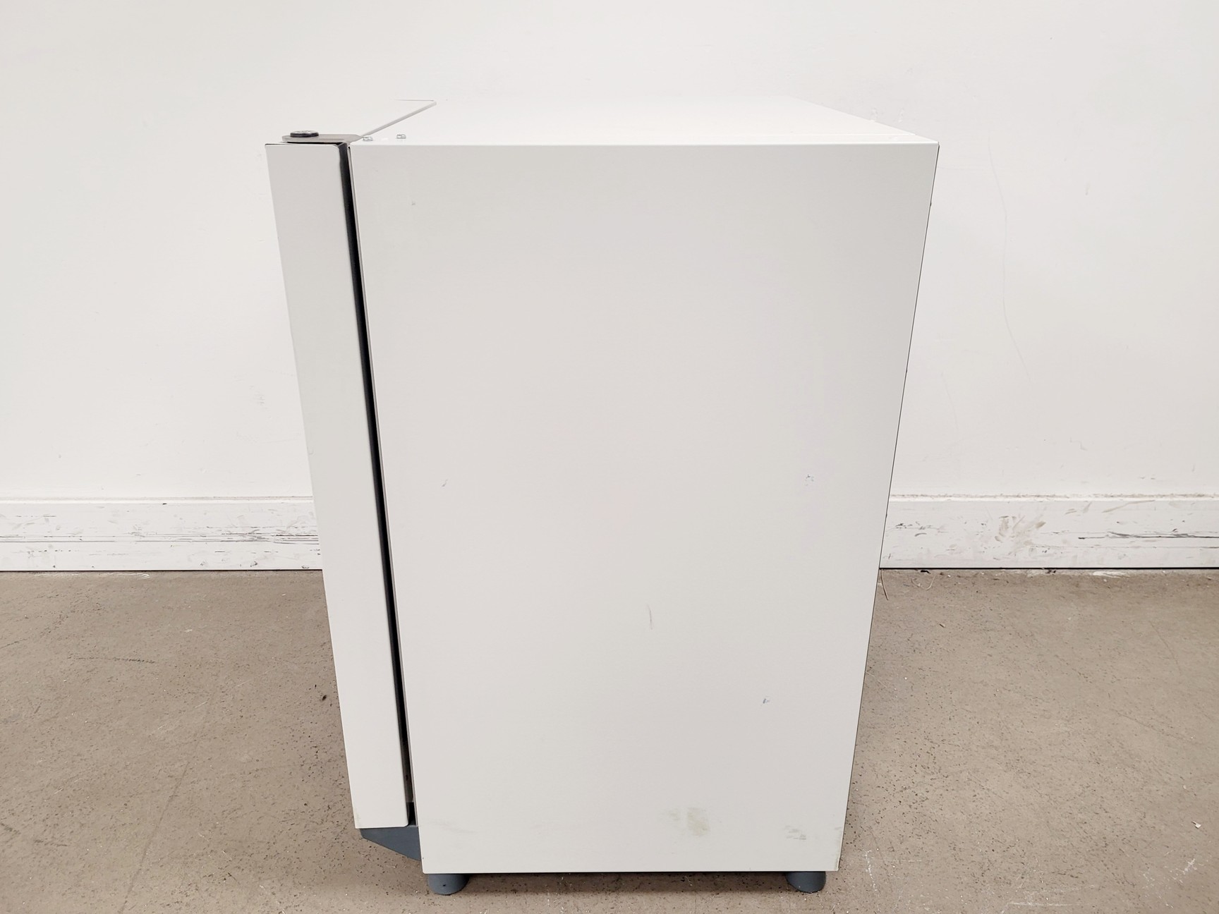 Image of Thermo Scientific Heratherm OMH100 Oven