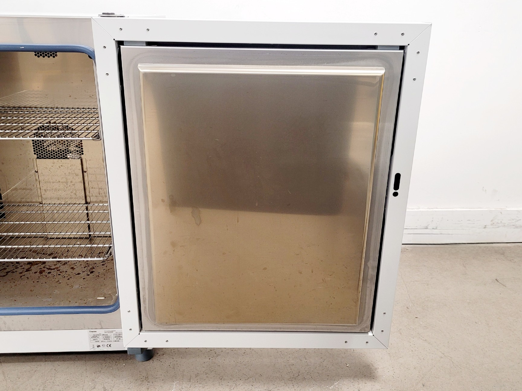 Image of Thermo Scientific Heratherm OMH100 Oven