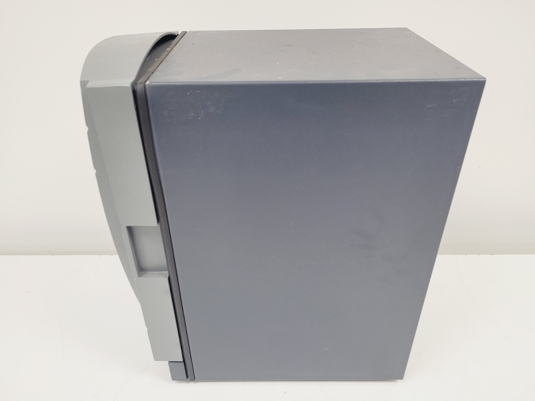 Image of Visible Genetics Long-Read Tower DNA Sequencer