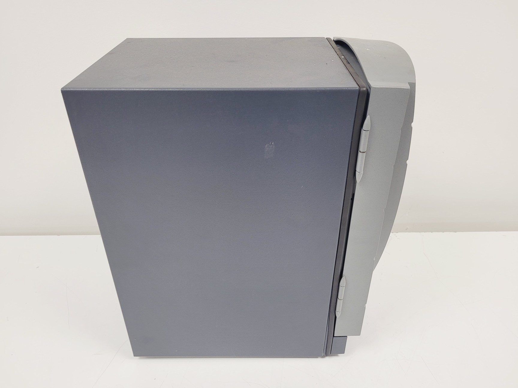 Image of Visible Genetics Long-Read Tower DNA Sequencer