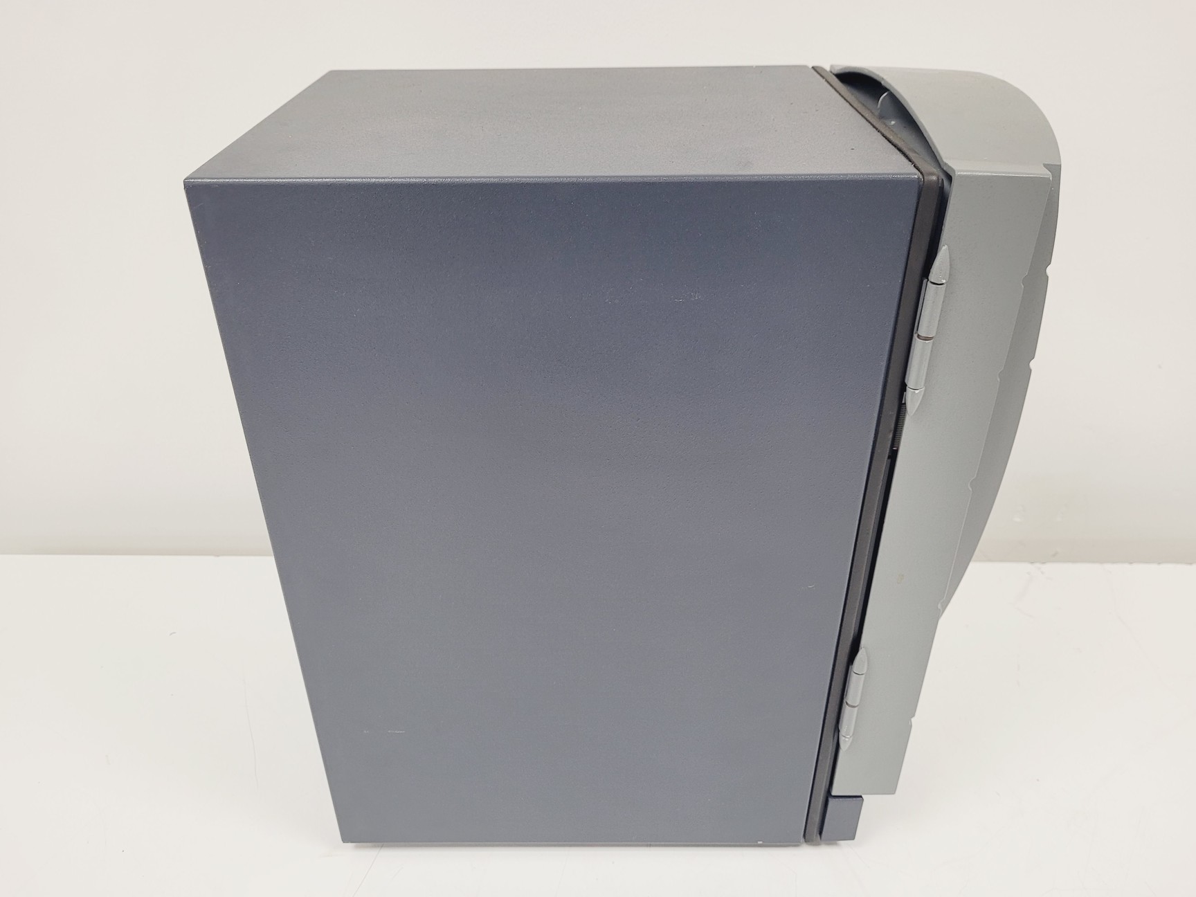 Image of Visible Genetics Long-Read Tower DNA Sequencer