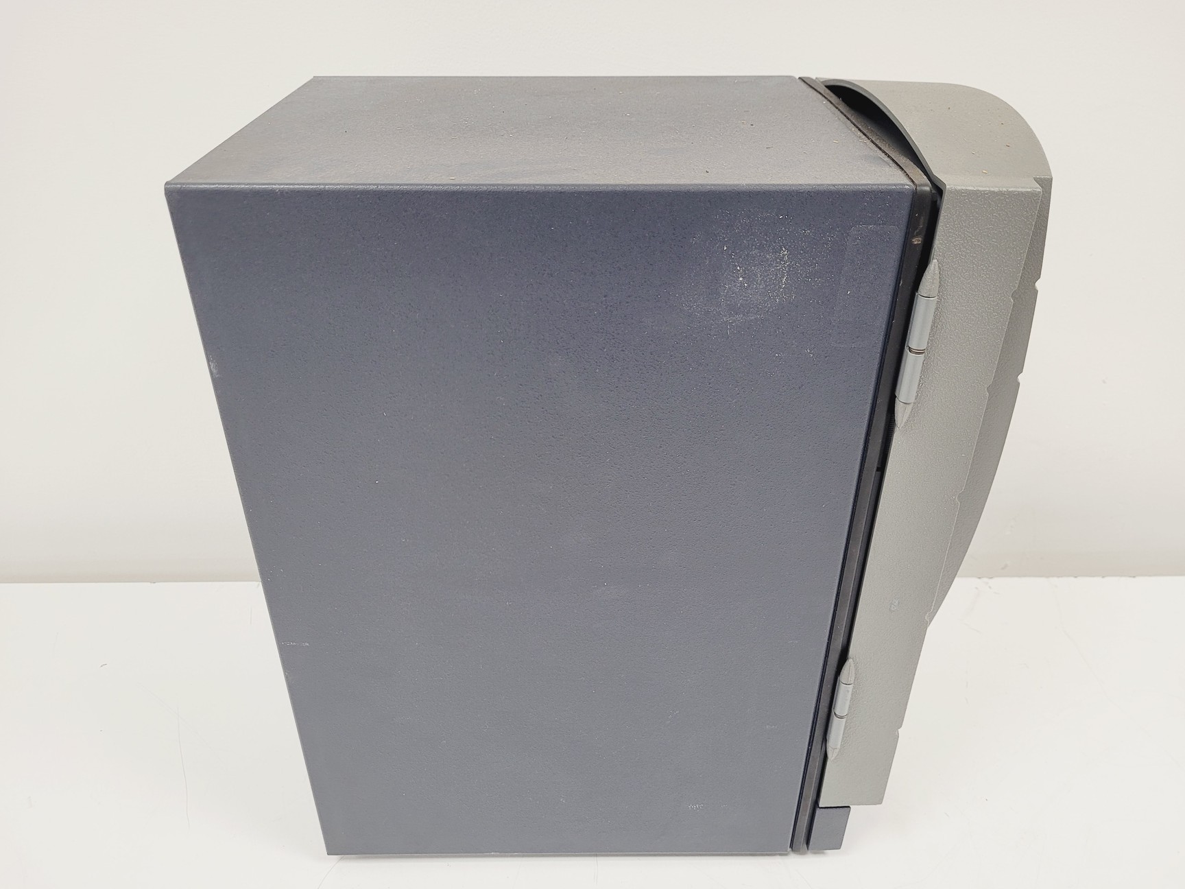 Image of Visible Genetics Long-Read Tower DNA Sequencer