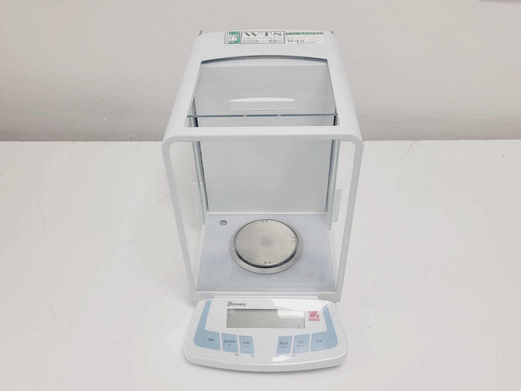 Image of Ohaus Discovery DV215CD Analytical Balance