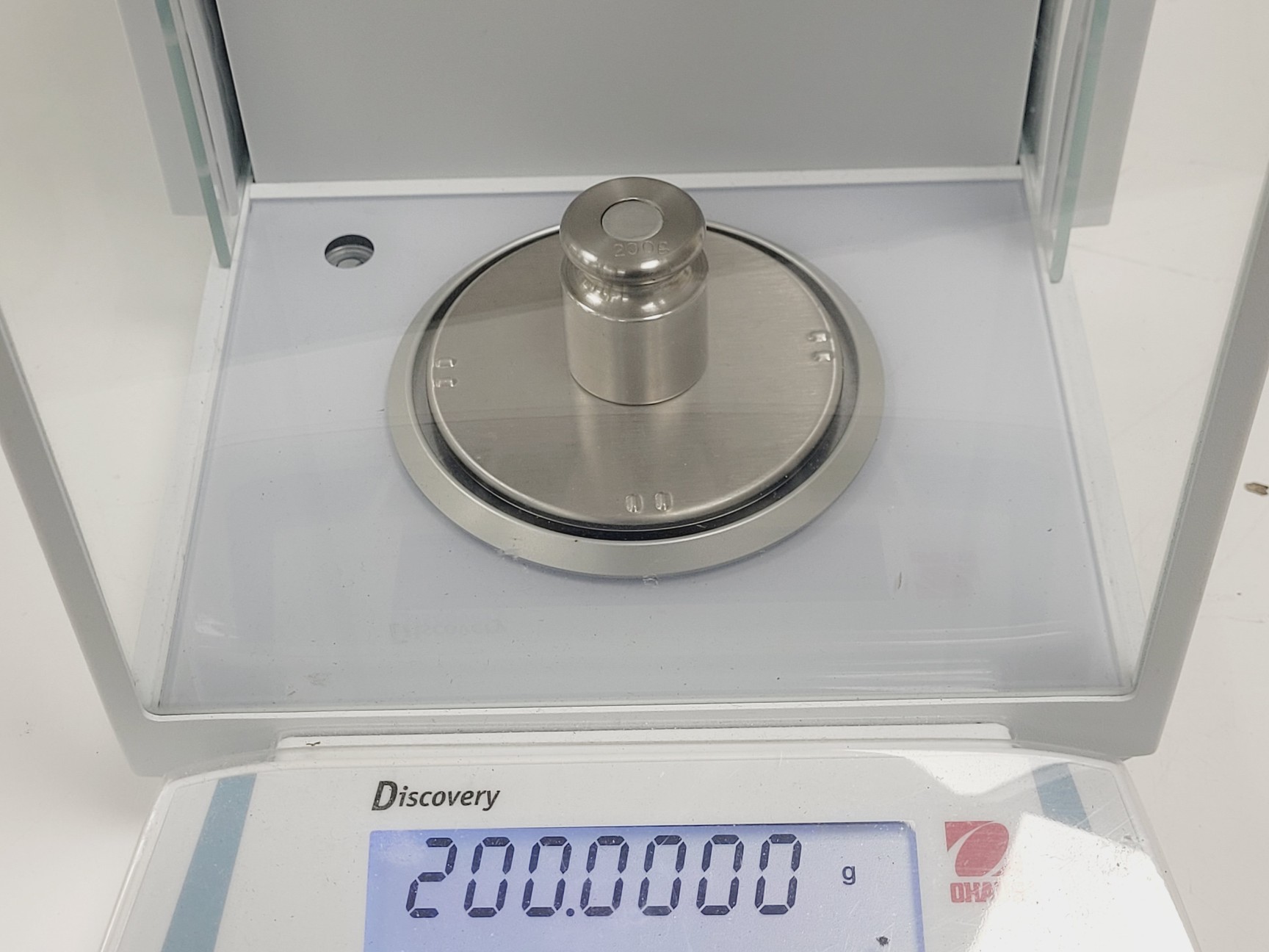 Image of Ohaus Discovery DV215CD Analytical Balance