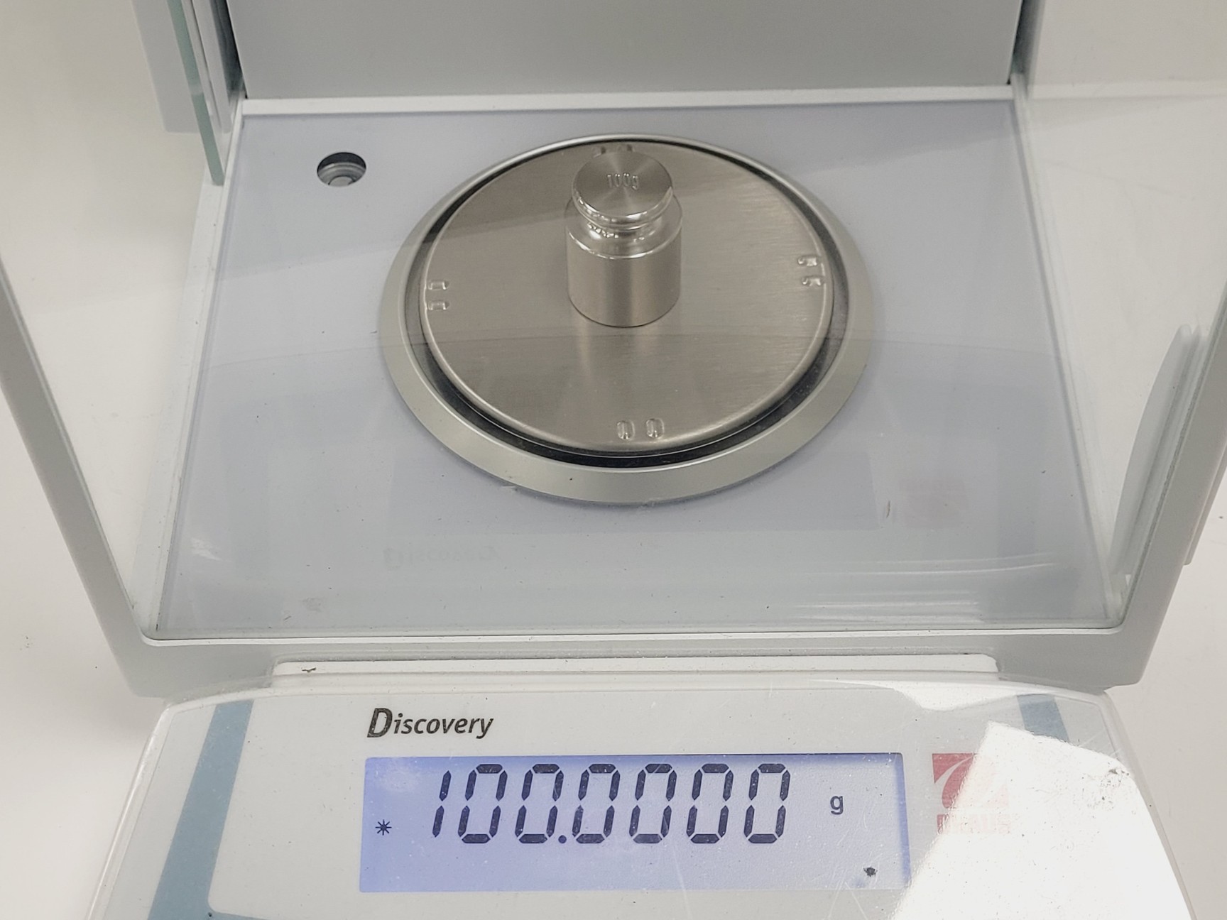 Image of Ohaus Discovery DV215CD Analytical Balance