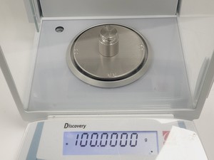 Thumbnail image of Ohaus Discovery DV215CD Analytical Balance