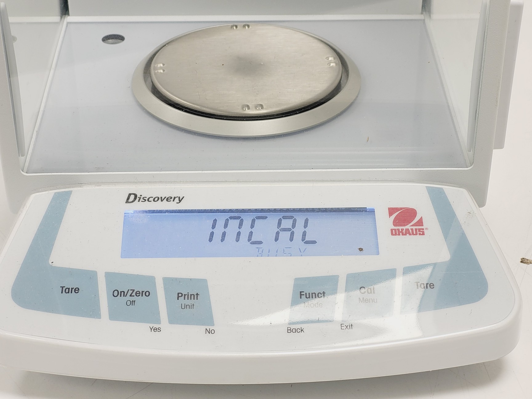 Image of Ohaus Discovery DV215CD Analytical Balance