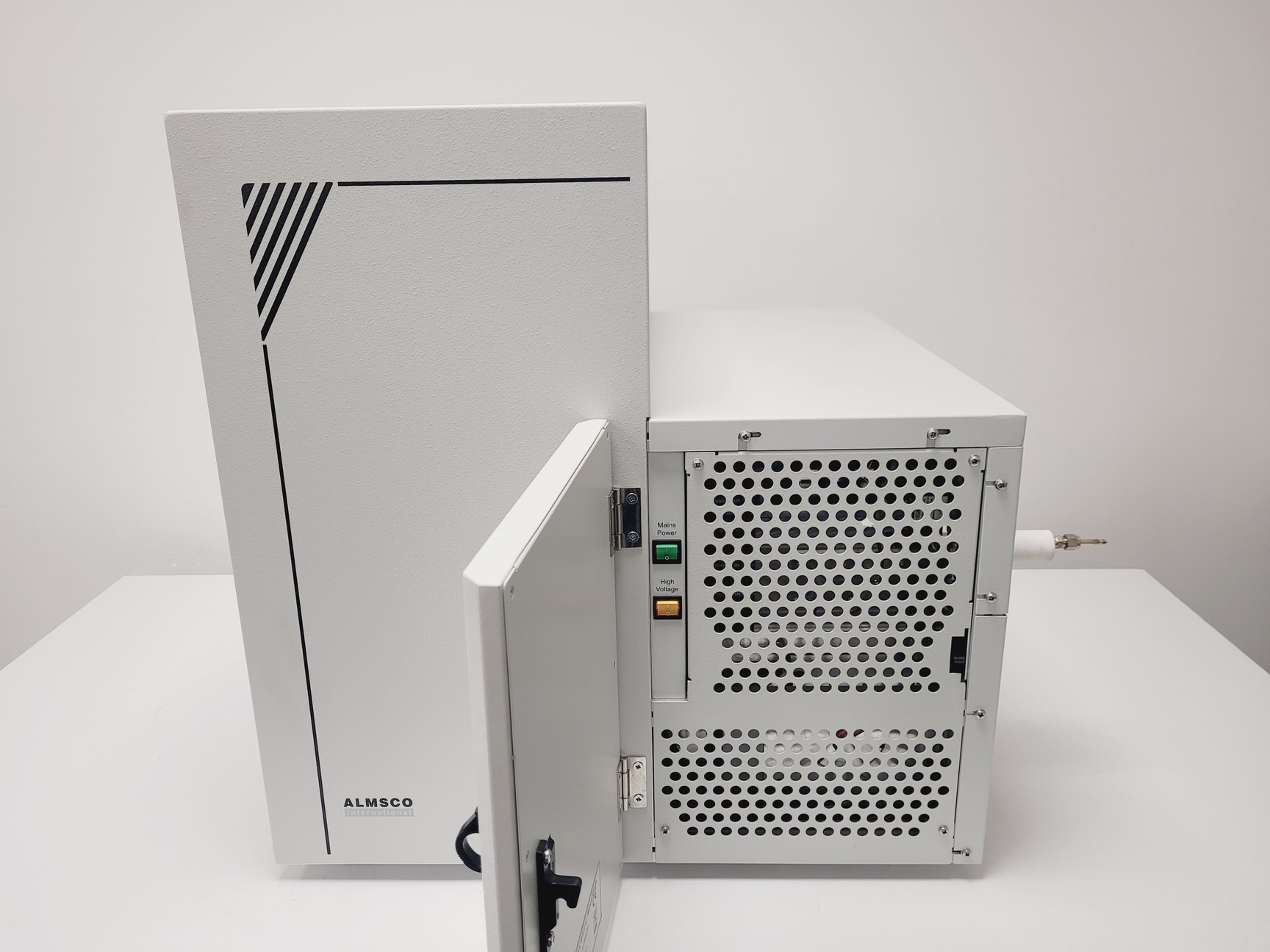 Image of ALMSCO International BenchTOF-dx Mass Spectrometer