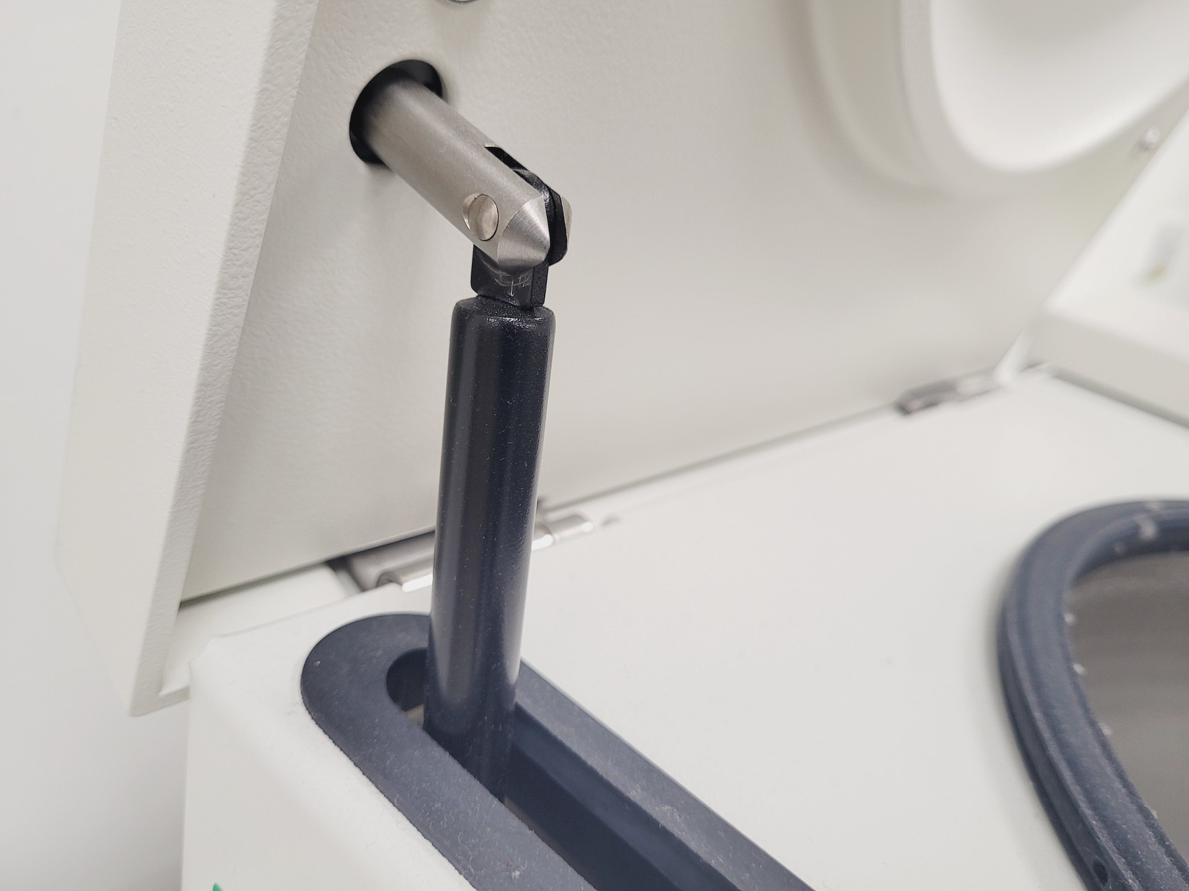 Image of Thermo Fisher Scientific Heraeus X1R Multifuge