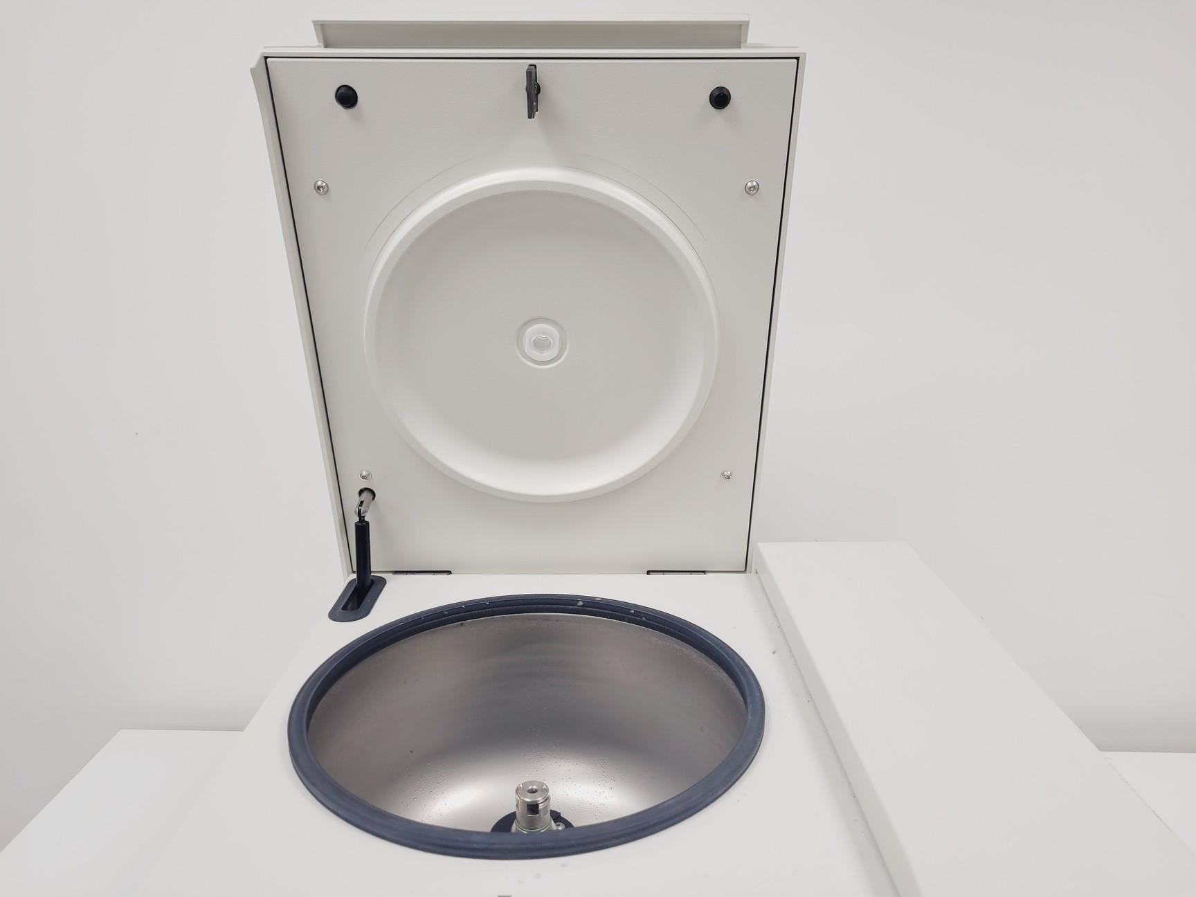 Image of Thermo Fisher Scientific Heraeus X1R Multifuge