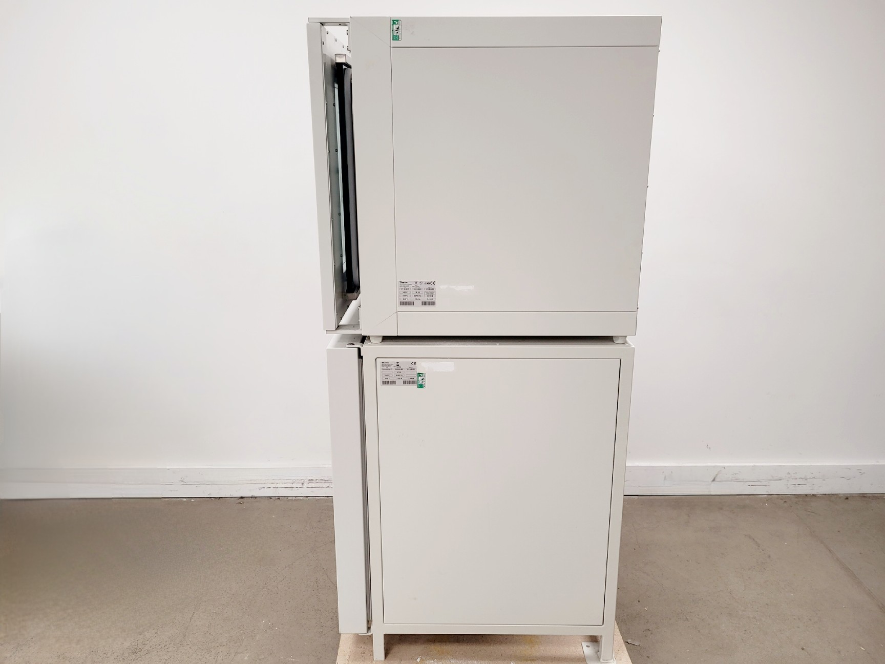 Image of Thermo Scientific Vacutherm VT 6130 P Vacuum Oven & MD 12H Vacuum