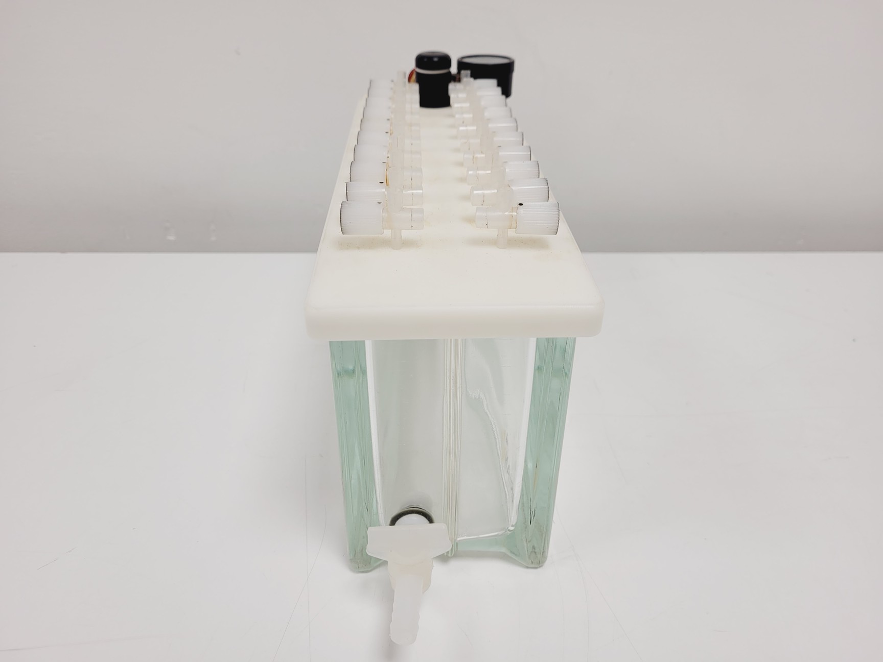 Image of Varian 20-position Vacuum Manifold