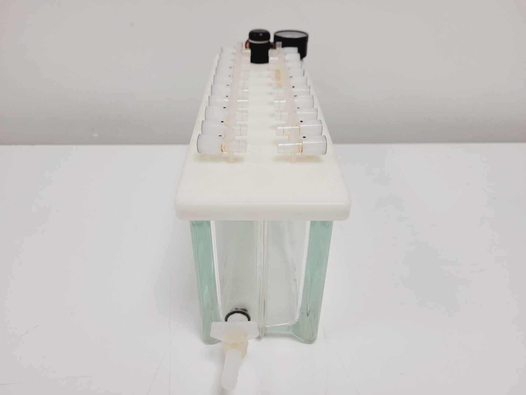 Image of Varian 20-position Vacuum Manifold