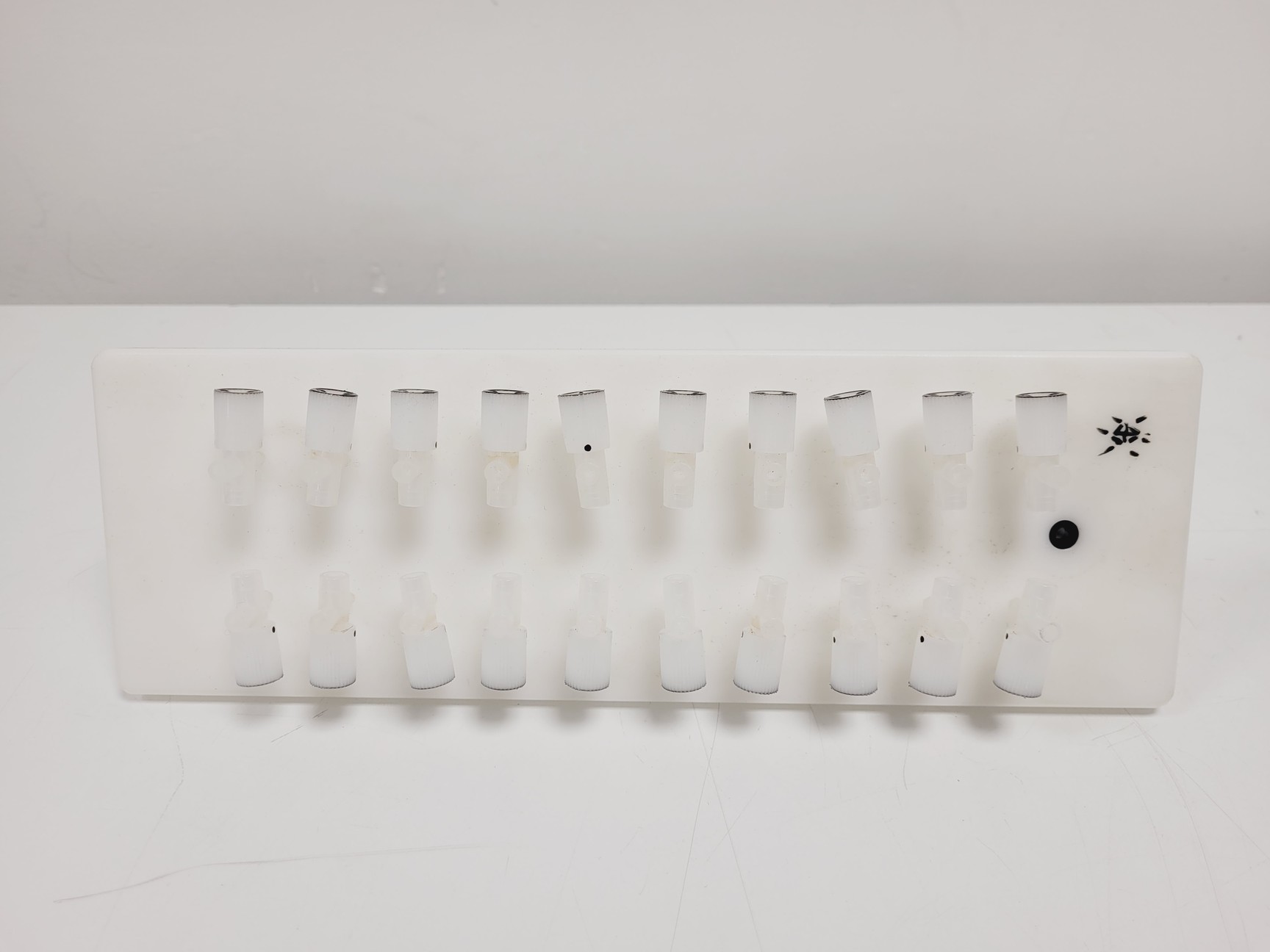 Image of Varian 20-position Vacuum Manifold