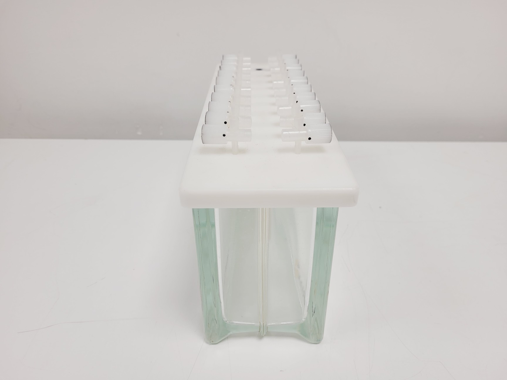 Image of Varian 20-position Vacuum Manifold