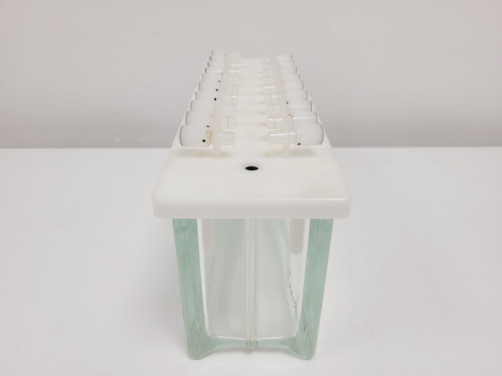 Image of Varian 20-position Vacuum Manifold