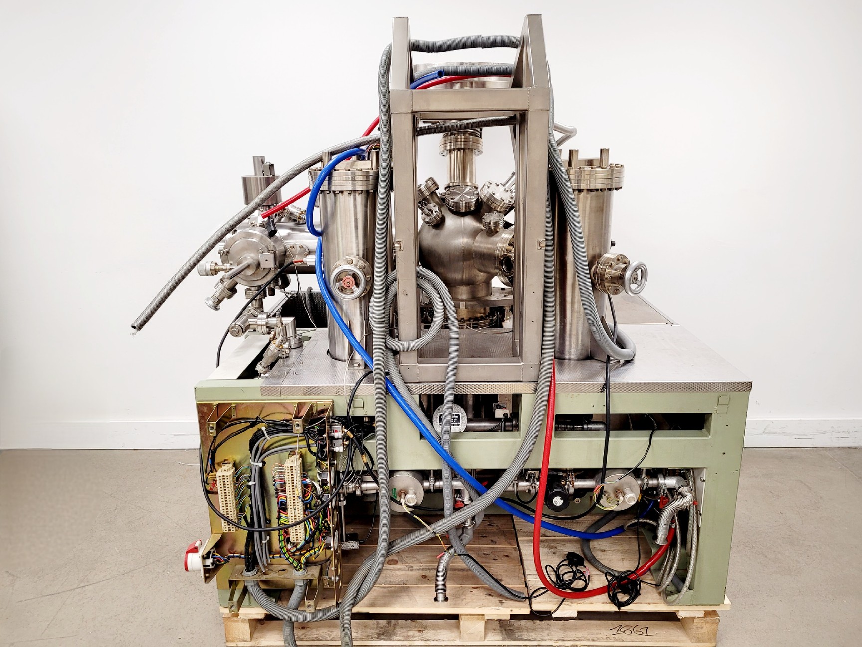 Image of Electron Spectroscopy for Chemical Analysis (ESCA) System Lab
