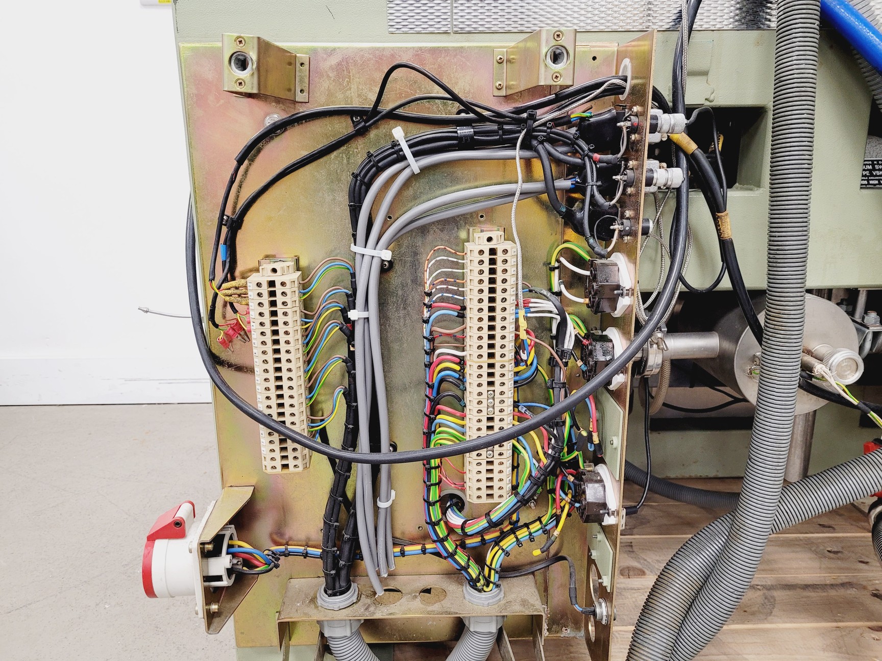 Image of Electron Spectroscopy for Chemical Analysis (ESCA) System Lab