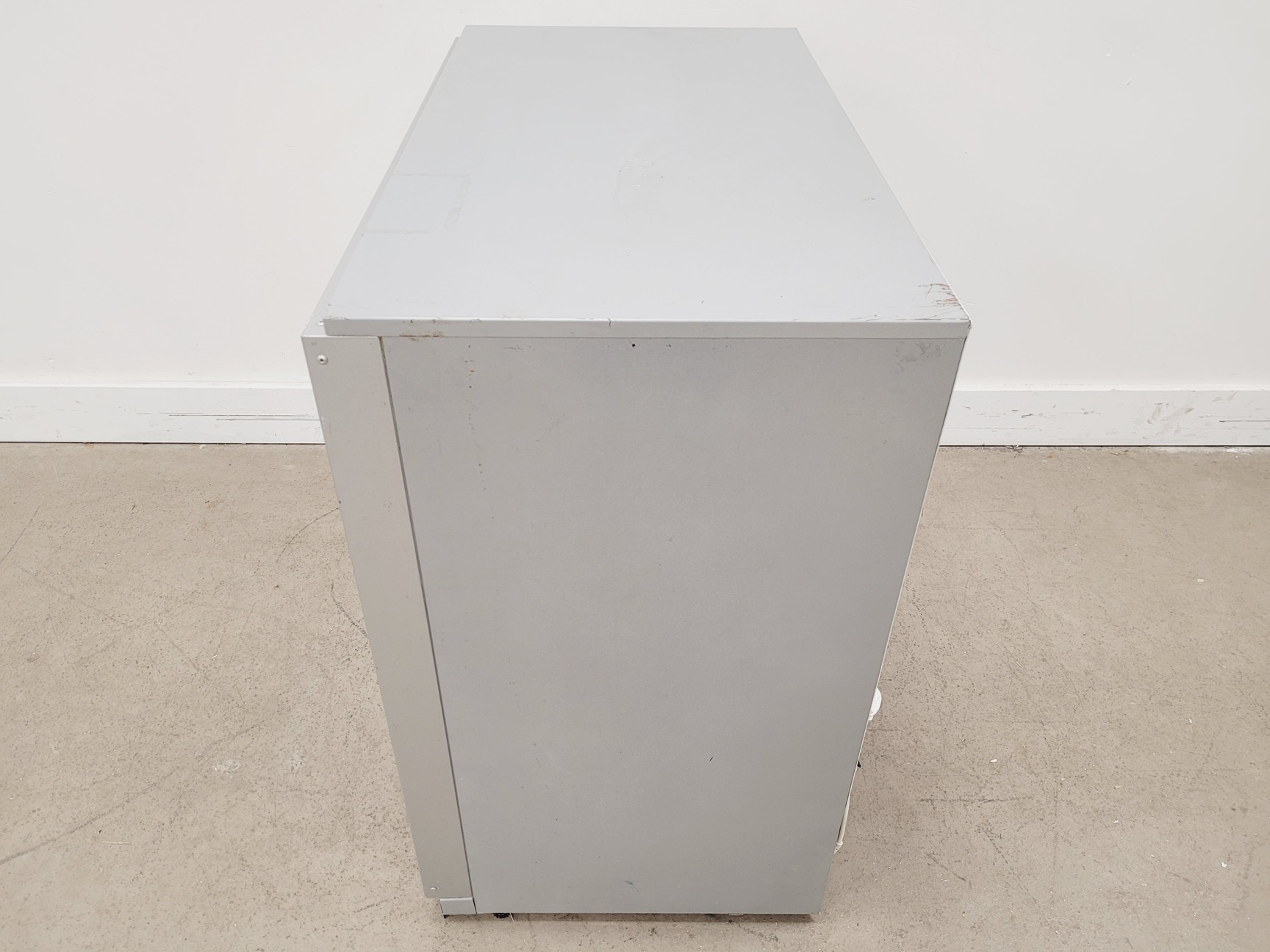 Image of LEC Silver Double Sliding Door Bottle Cooler 225L BC9027G LED