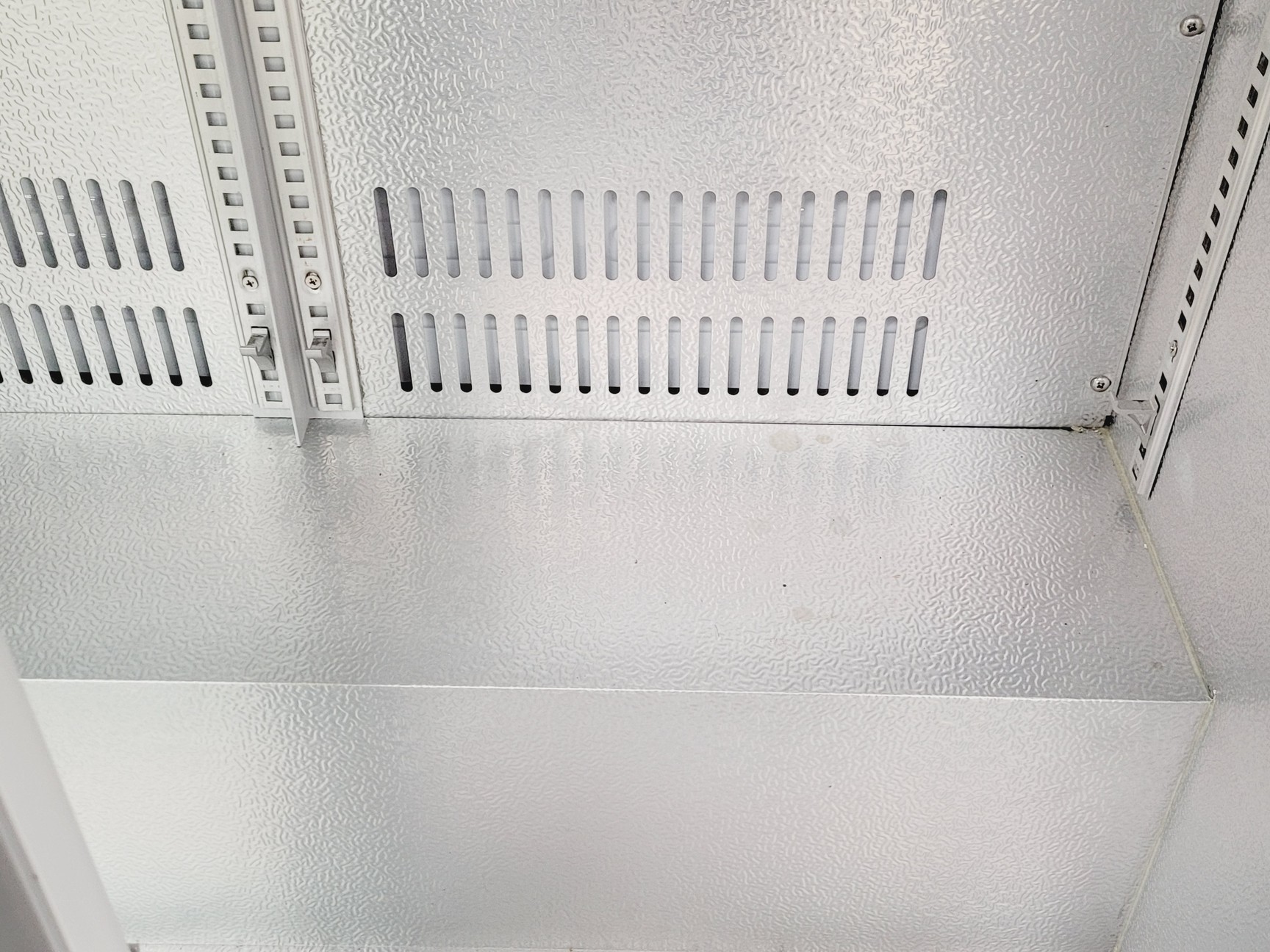 Image of LEC Silver Double Sliding Door Bottle Cooler 225L BC9027G LED