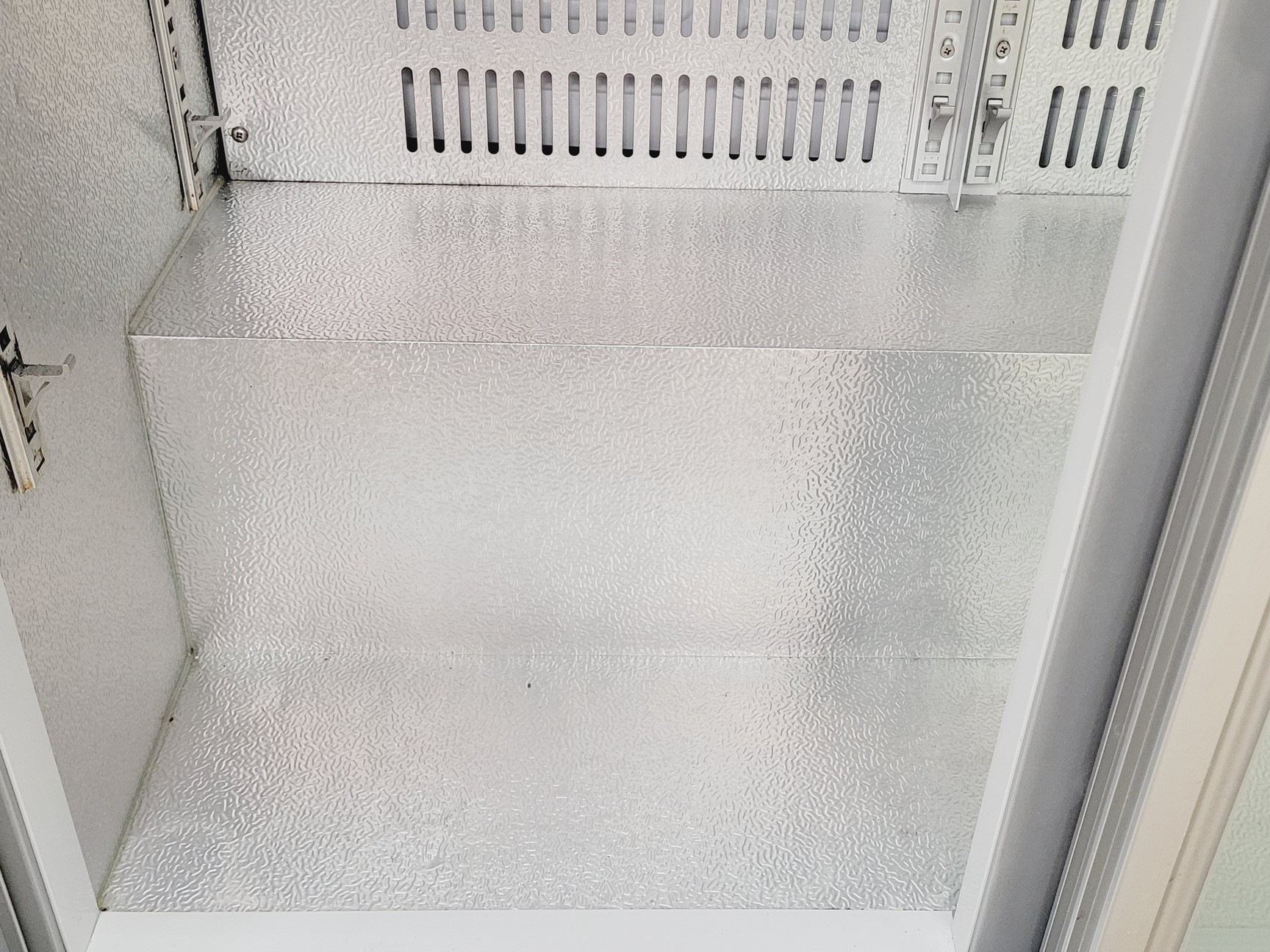 Image of LEC Silver Double Sliding Door Bottle Cooler 225L BC9027G LED