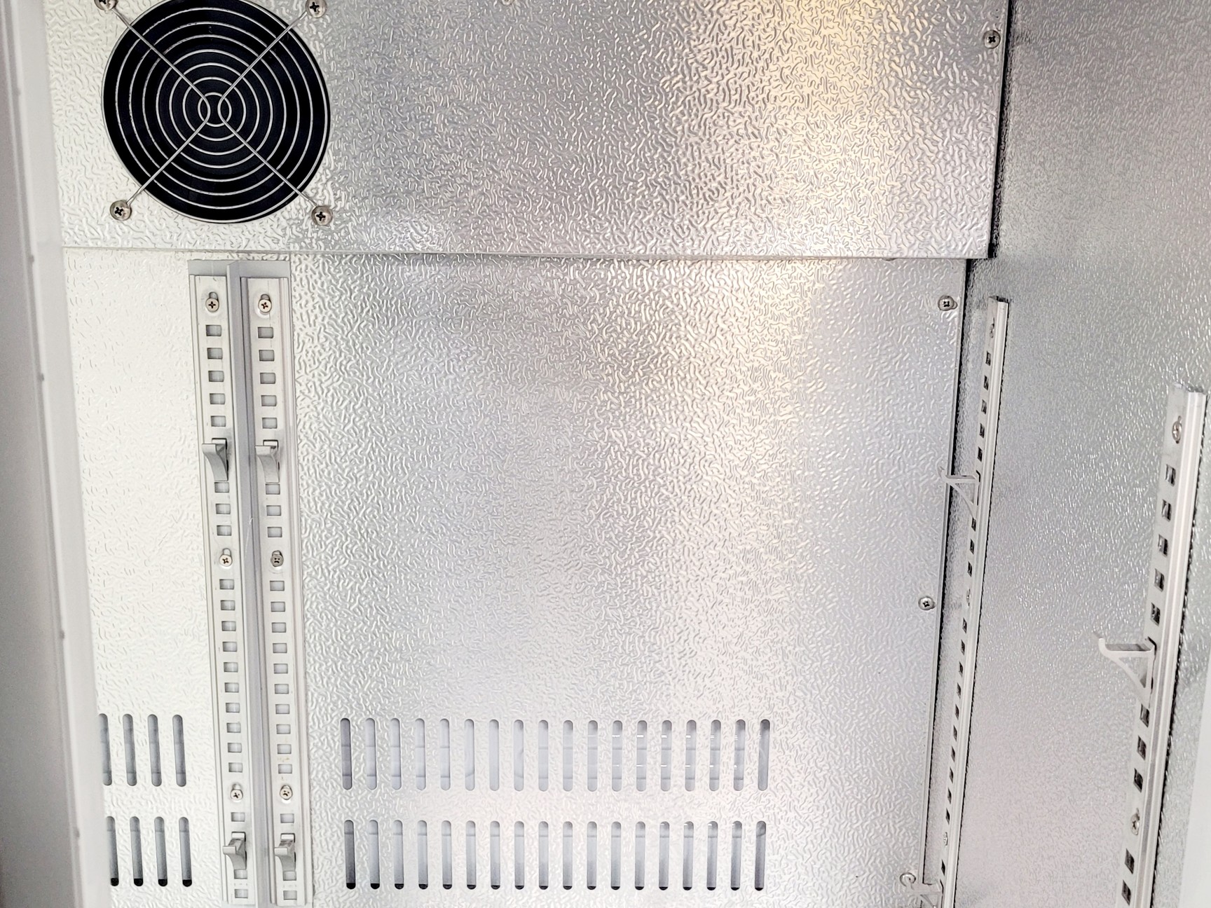 Image of LEC Silver Double Sliding Door Bottle Cooler 225L BC9027G LED