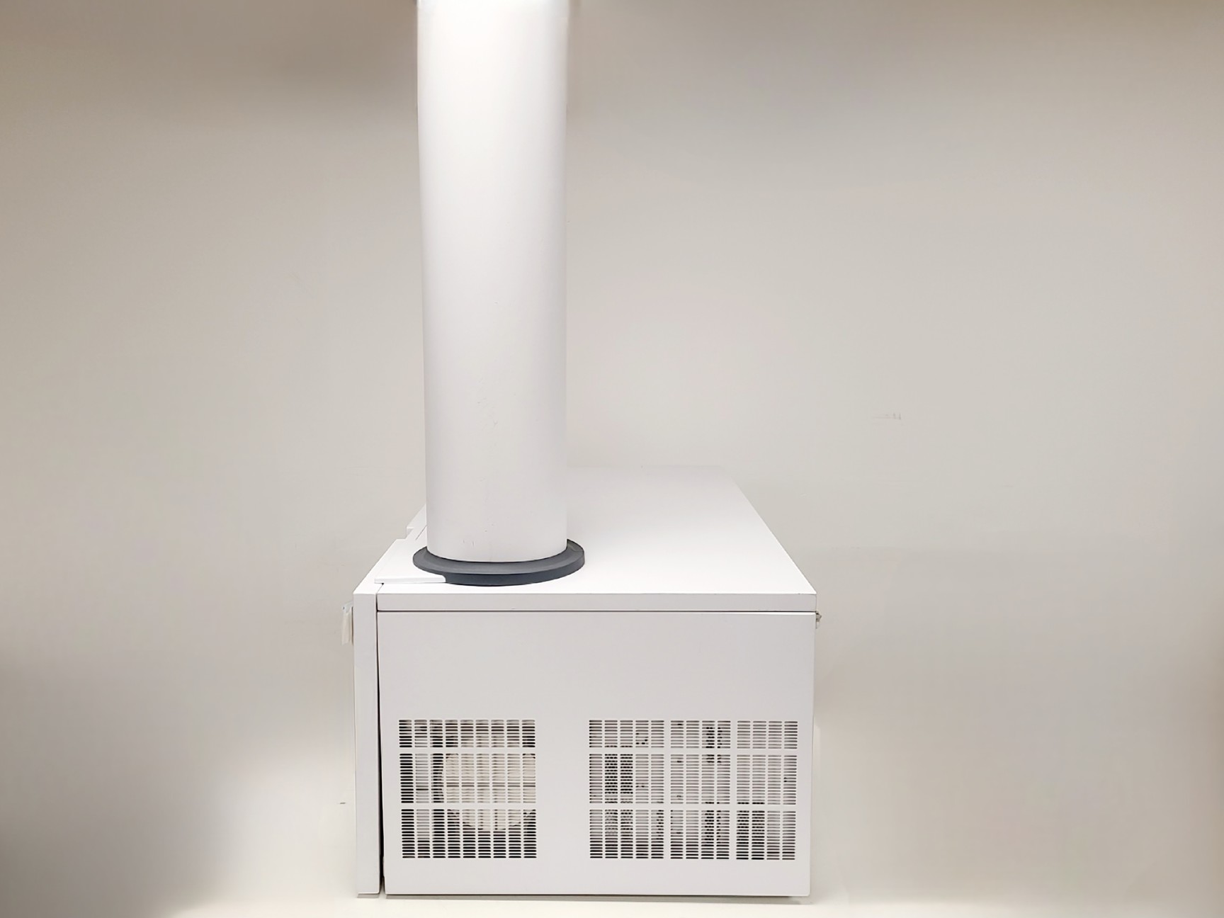 Image of Agilent Technologies 6520 Accurate Mass-Q-ToF Mass Spectrometer w/ Vacuum Pump