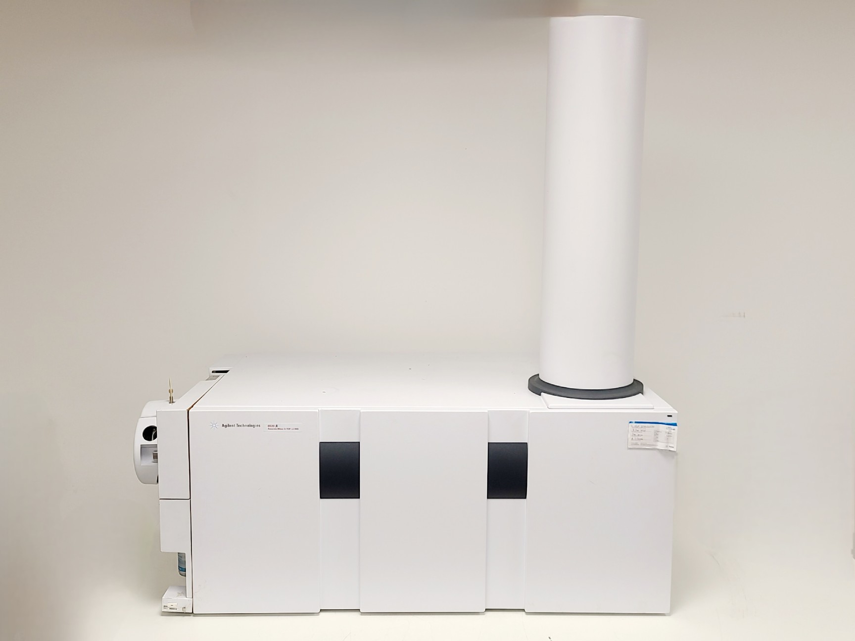 Image of Agilent Technologies 6520 Accurate Mass-Q-ToF Mass Spectrometer w/ Vacuum Pump