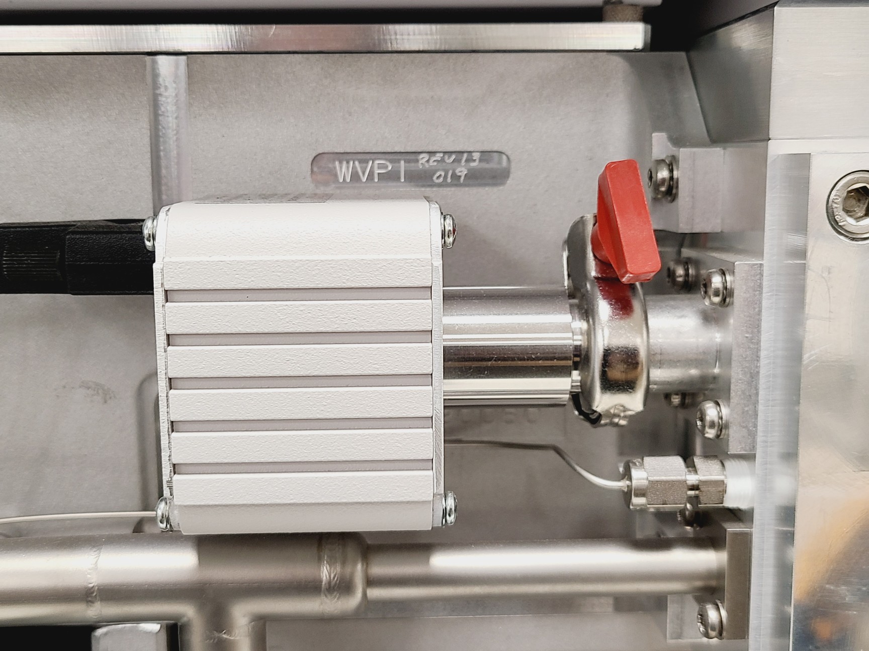 Image of Agilent Technologies 6520 Accurate Mass-Q-ToF Mass Spectrometer w/ Vacuum Pump