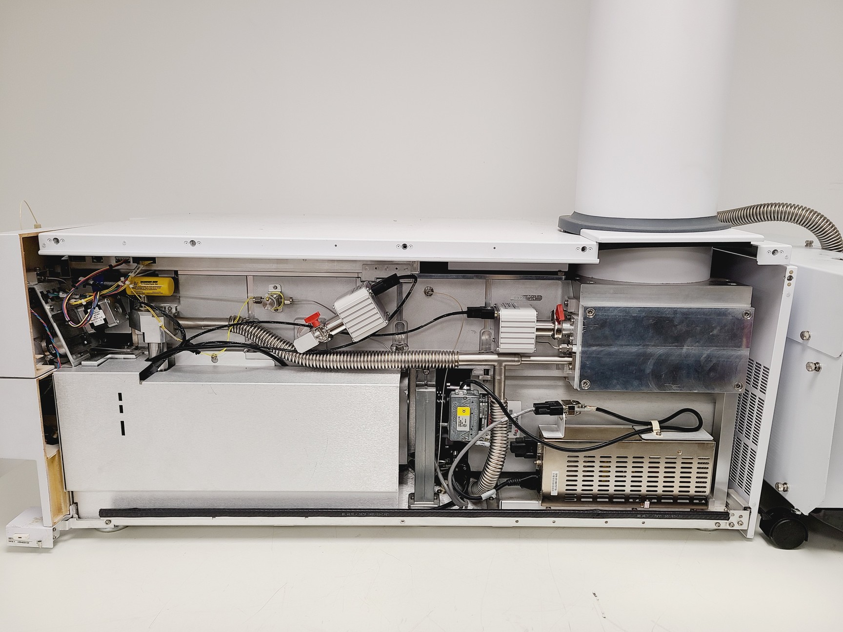 Image of Agilent Technologies 6520 Accurate Mass-Q-ToF Mass Spectrometer w/ Vacuum Pump