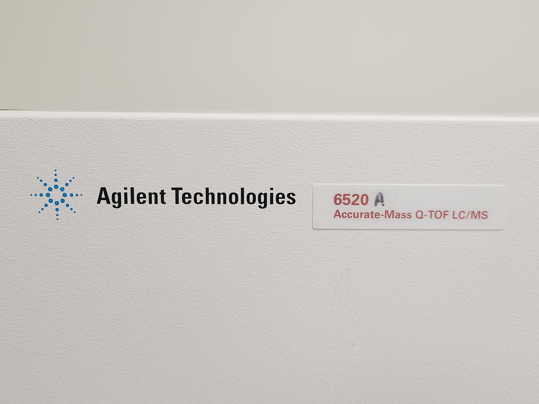 Image of Agilent Technologies 6520 Accurate Mass-Q-ToF Mass Spectrometer w/ Vacuum Pump