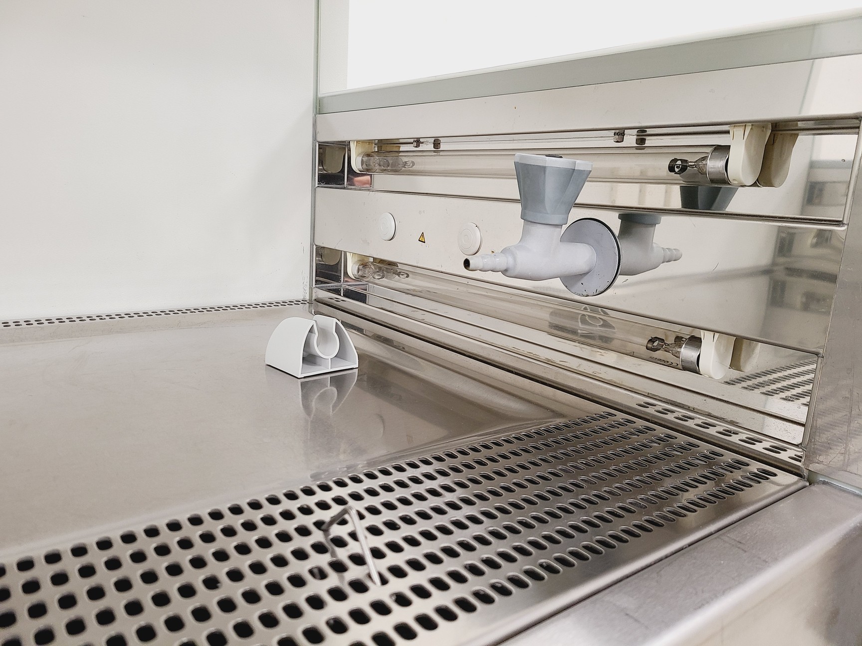 Image of Kendro HERA Safe HS 12 Recirculating Class II Biological Safety Cabinet w/ Stand