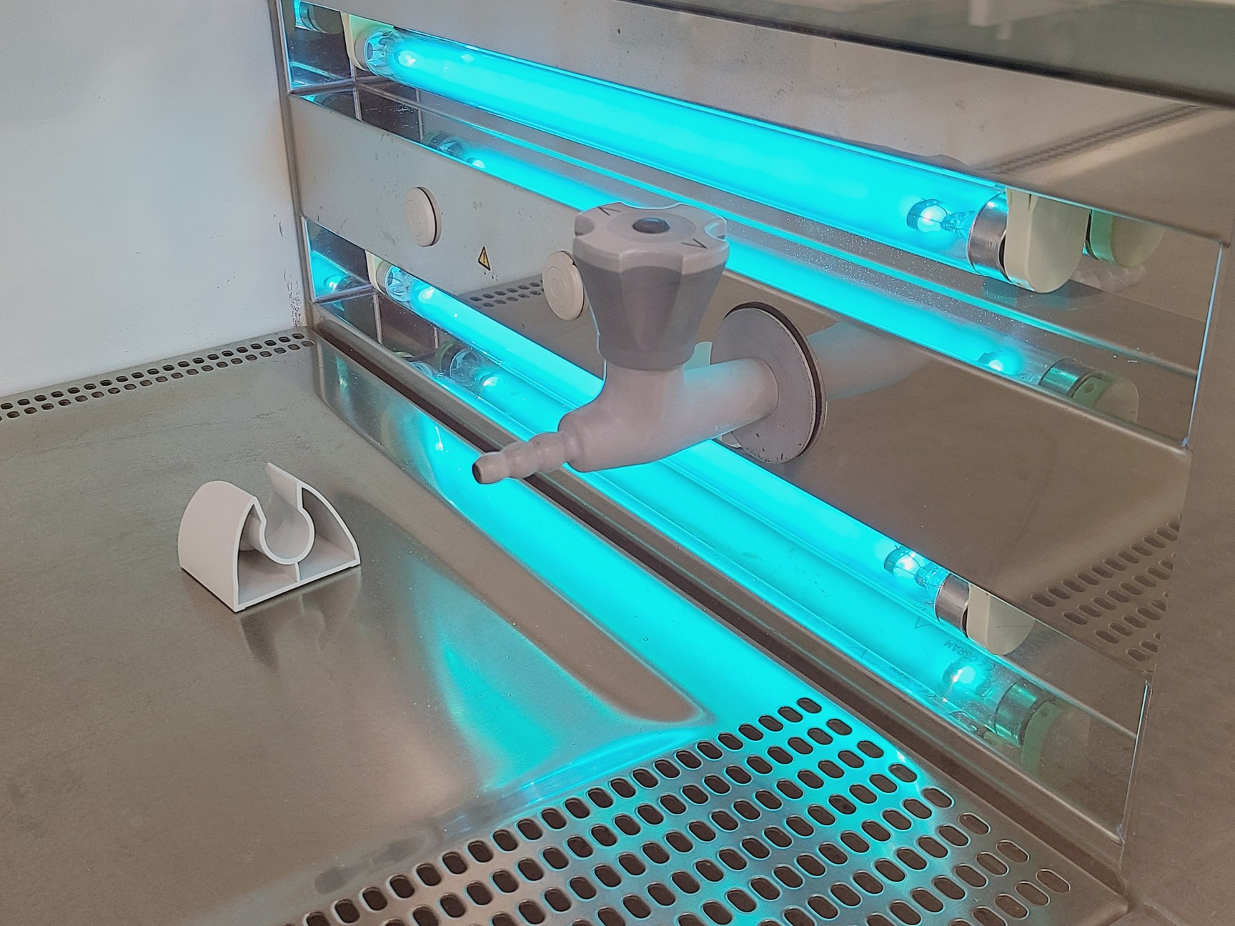 Image of Kendro HERA Safe HS 12 Recirculating Class II Biological Safety Cabinet w/ Stand