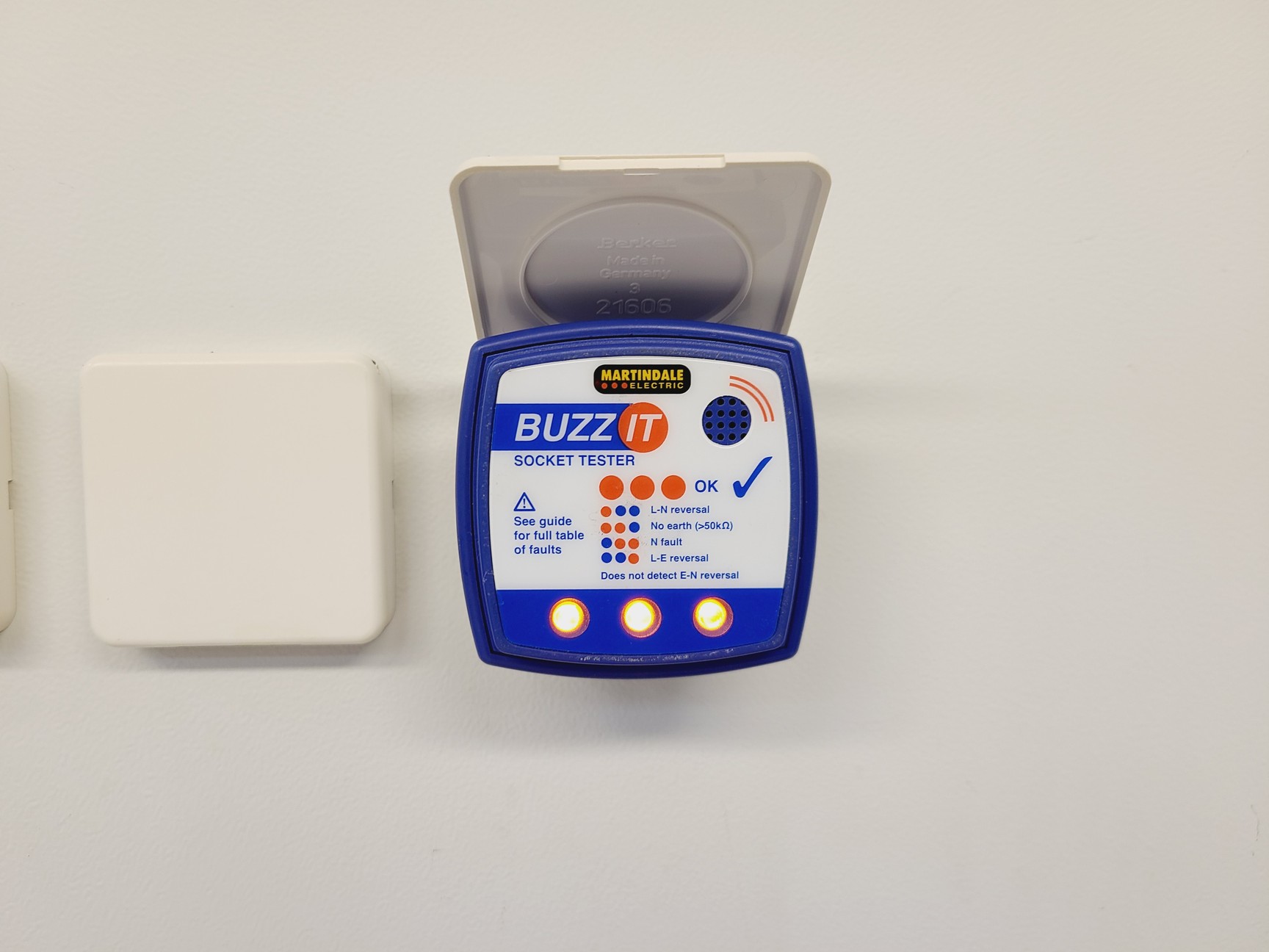 Image of Kendro HERA Safe HS 12 Recirculating Class II Biological Safety Cabinet w/ Stand