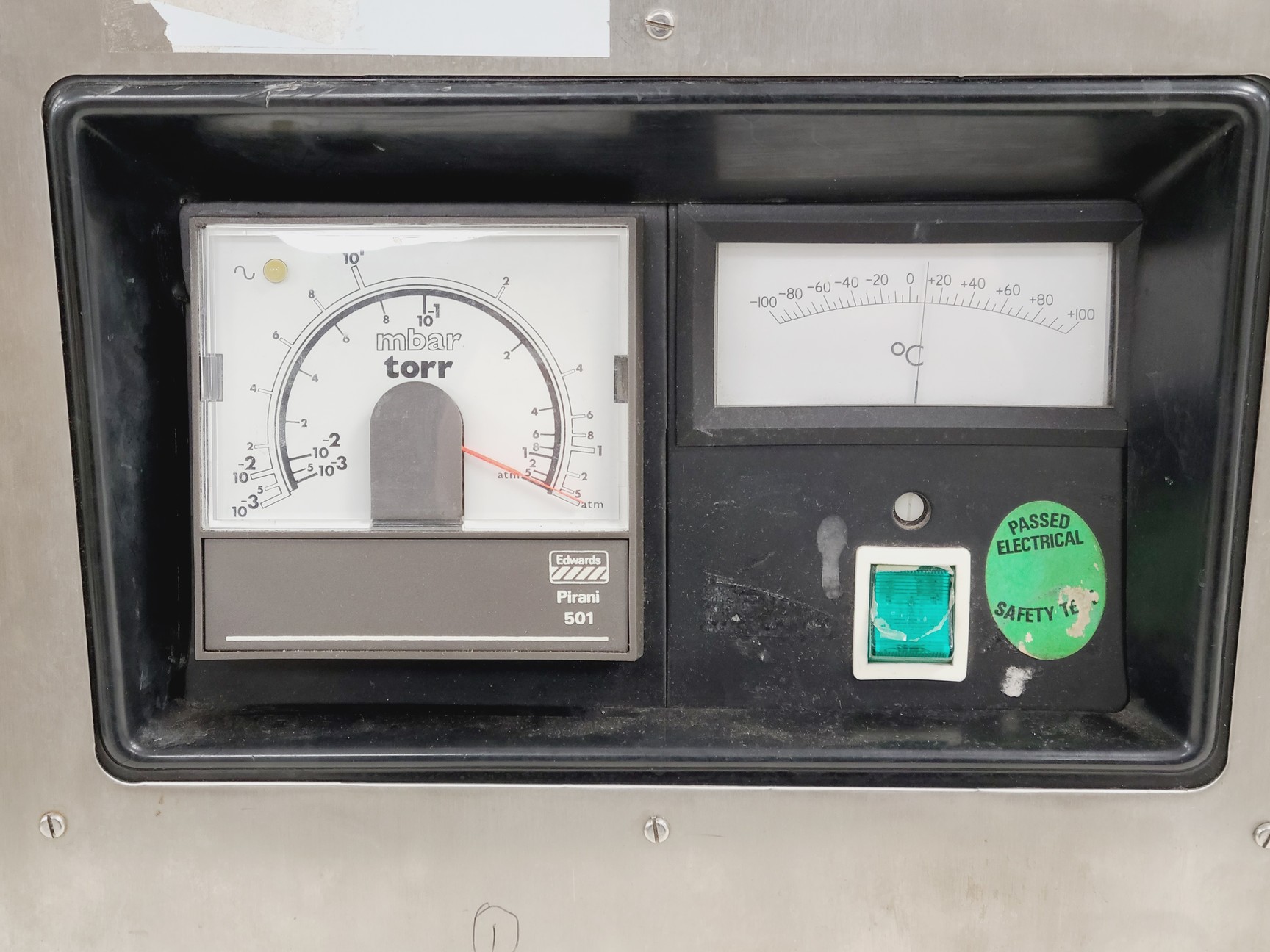 Image of Edwards Modulyo EF4 with 8-port Column Manifold and Cylindrical Acrylic Bell Jar