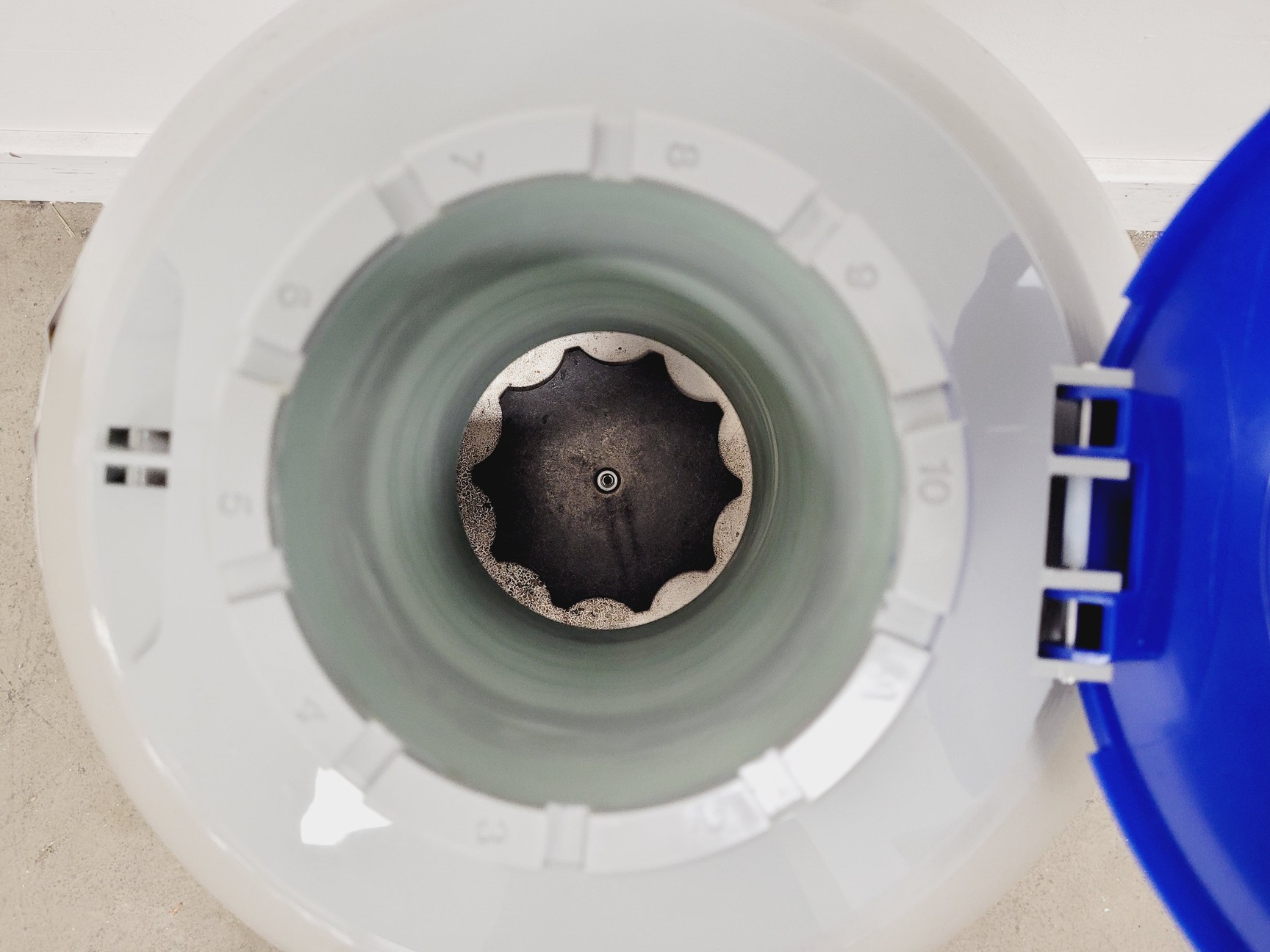 Image of ICBiomedial 35 HC Liquid Nitrogen Dewar 46x50x66 cm